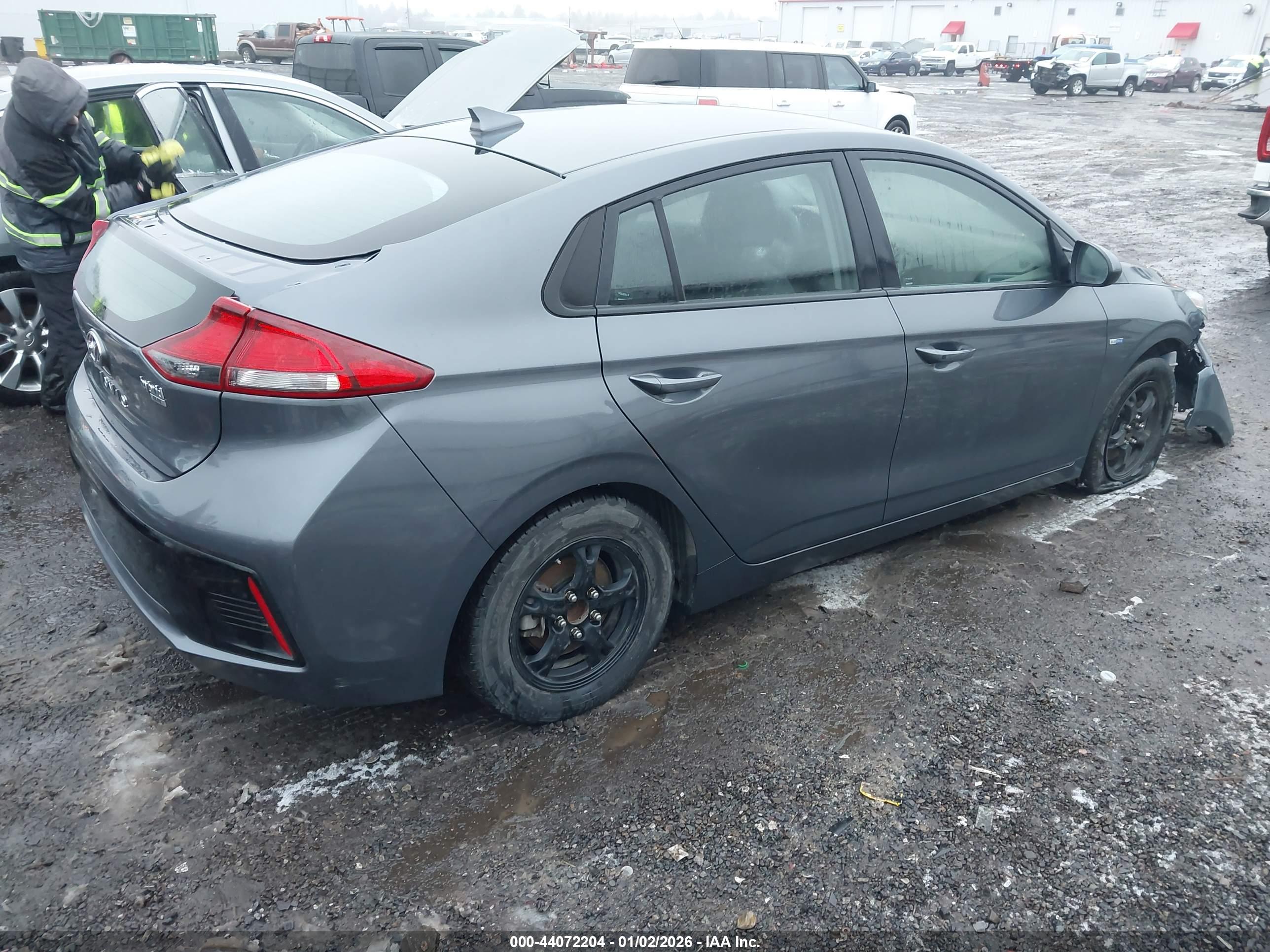 HYUNDAI IONIQ image 4