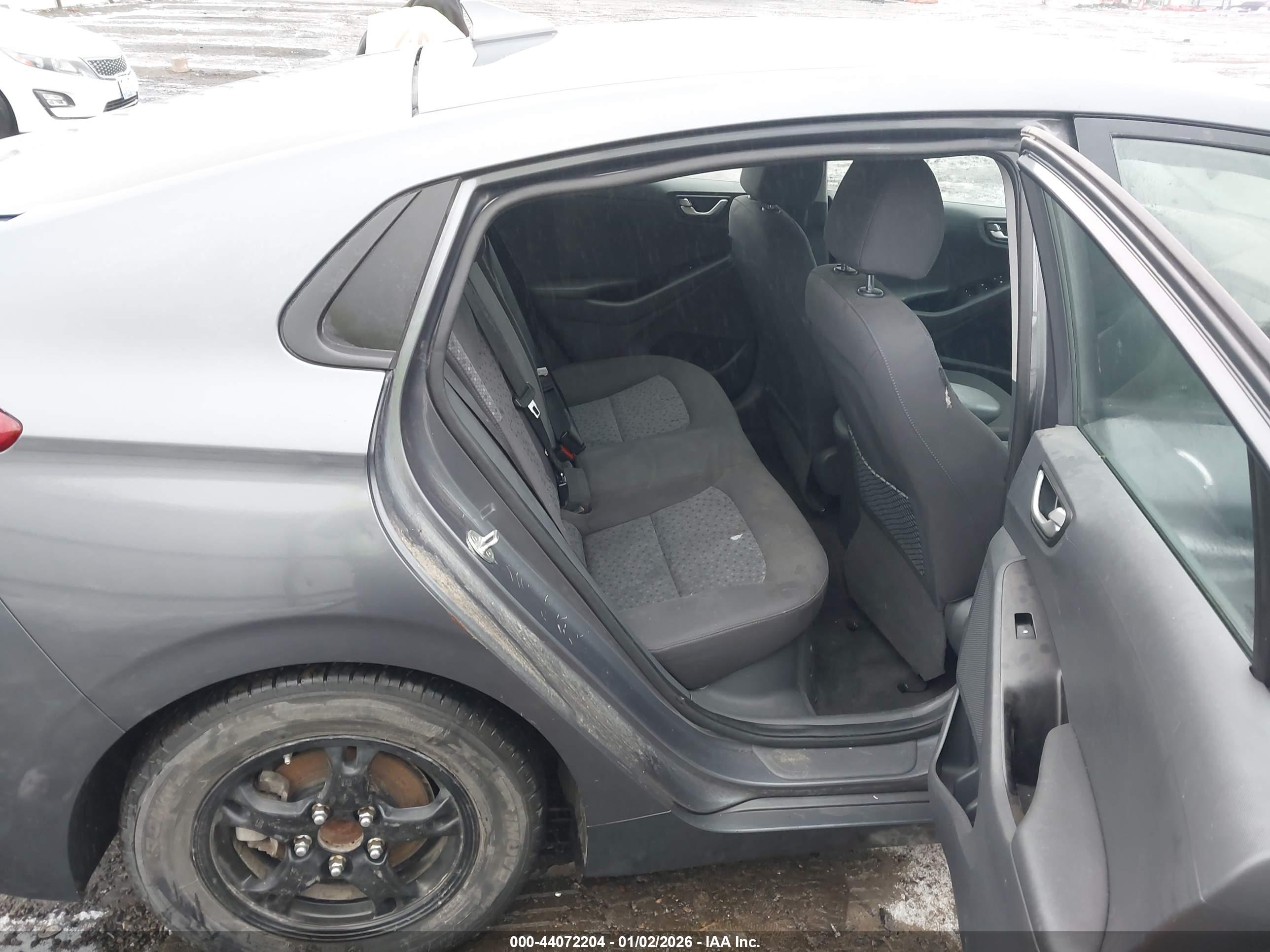 HYUNDAI IONIQ image 8