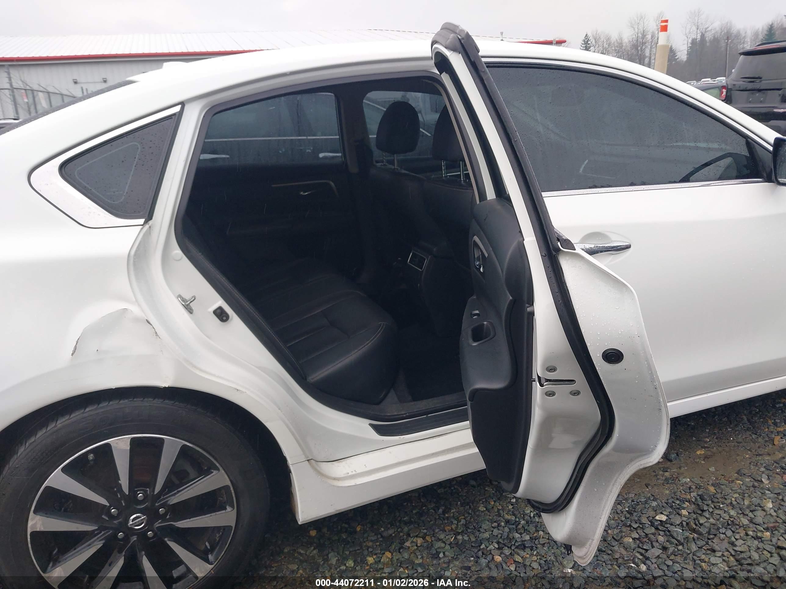 NISSAN ALTIMA image 8