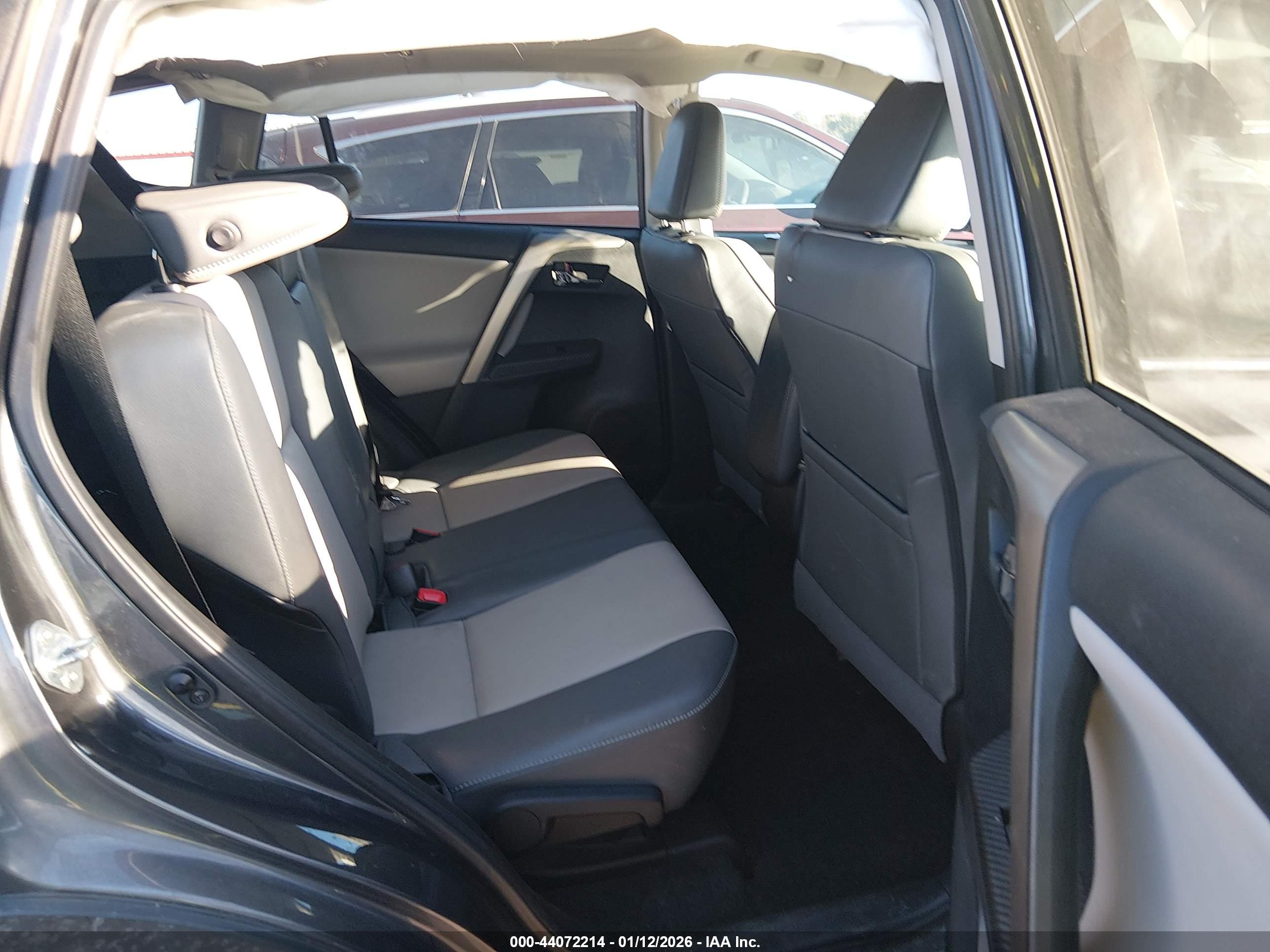 TOYOTA RAV4 image 8