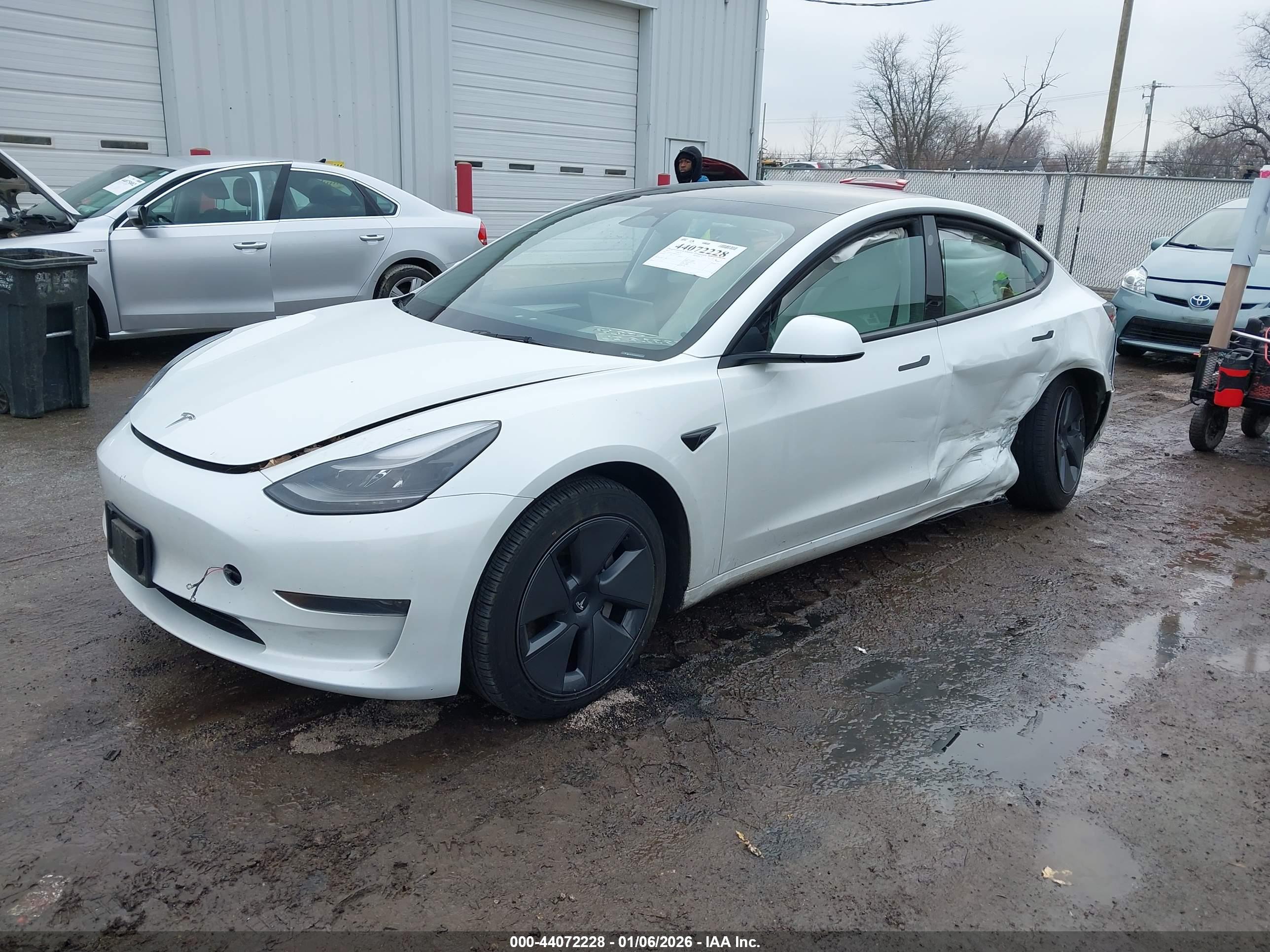 TESLA MODEL image 2