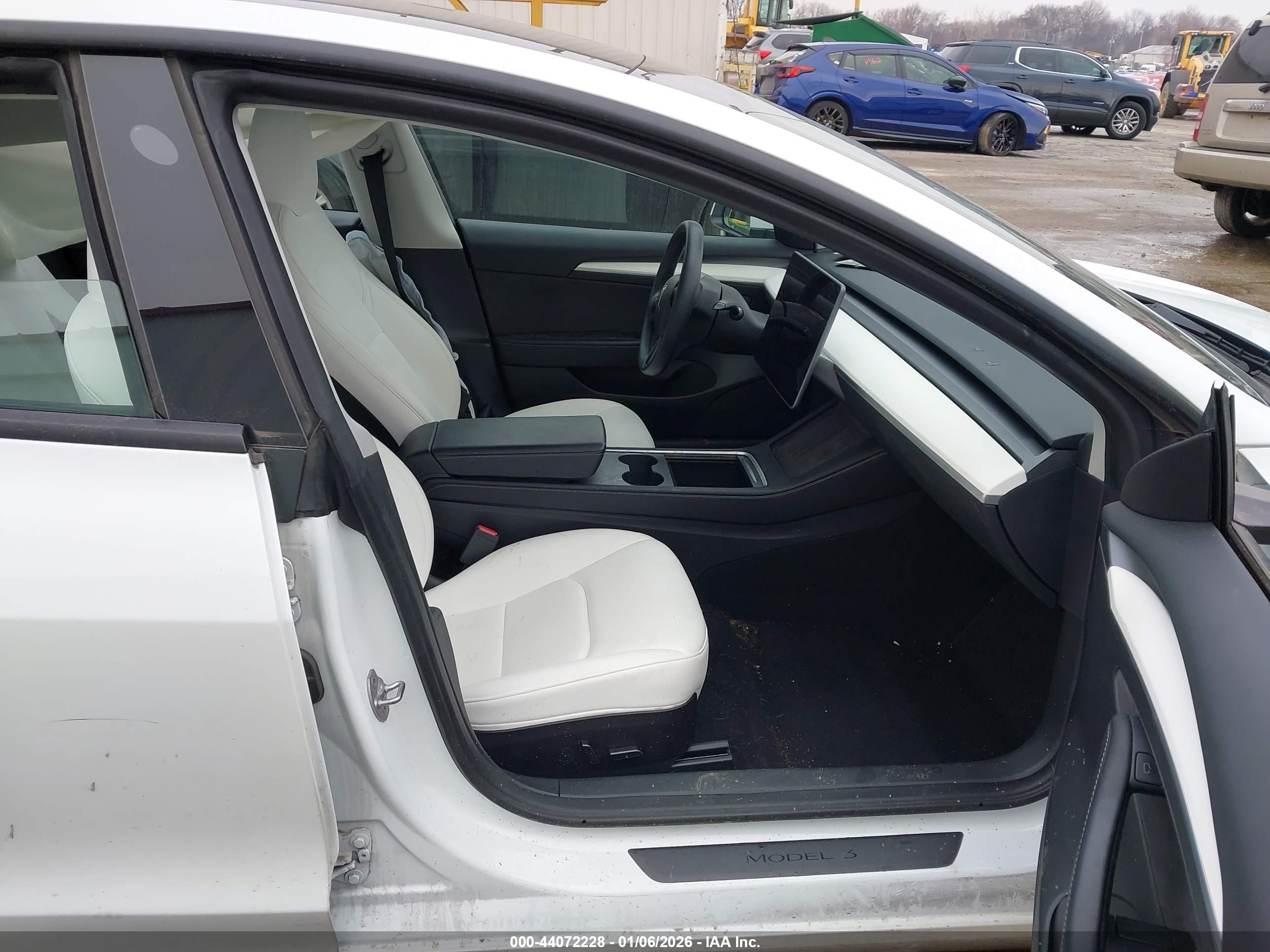 TESLA MODEL image 5