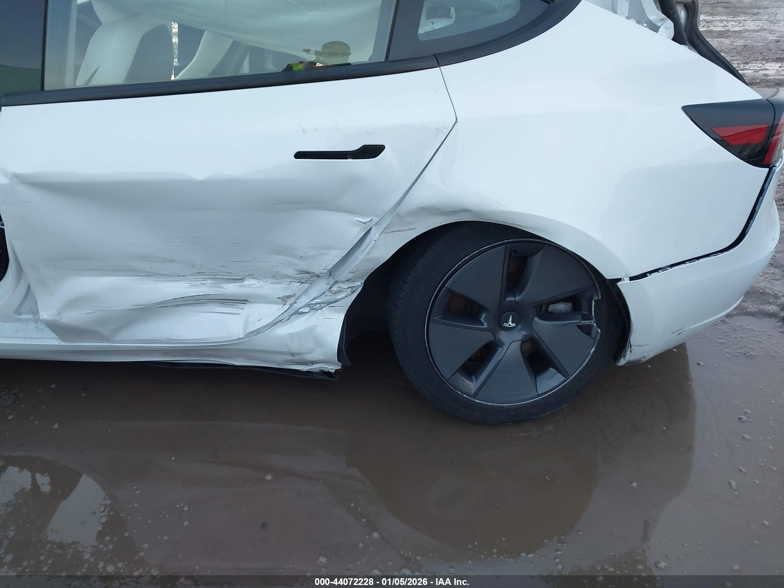TESLA MODEL image 6