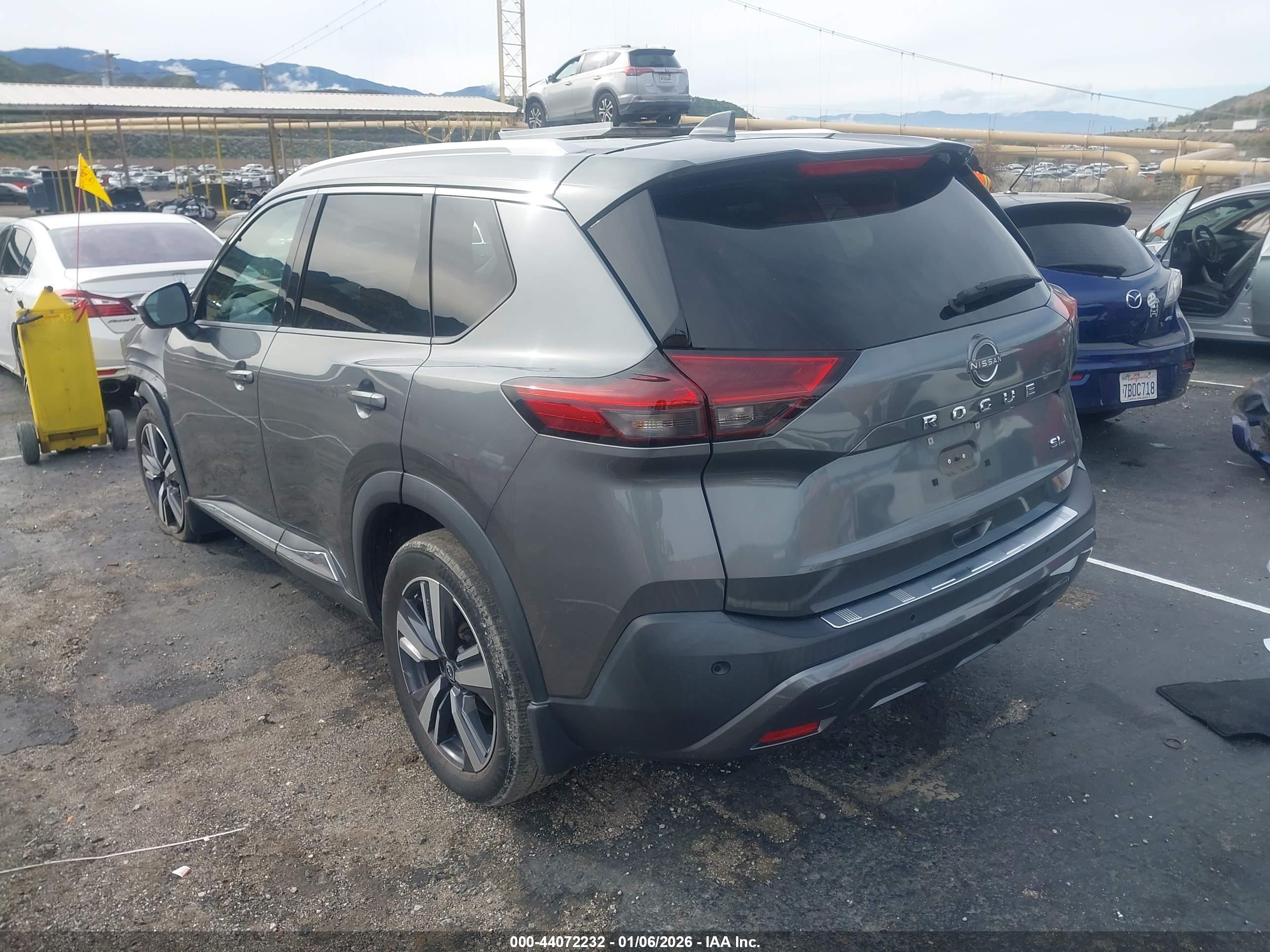 NISSAN ROGUE image 3
