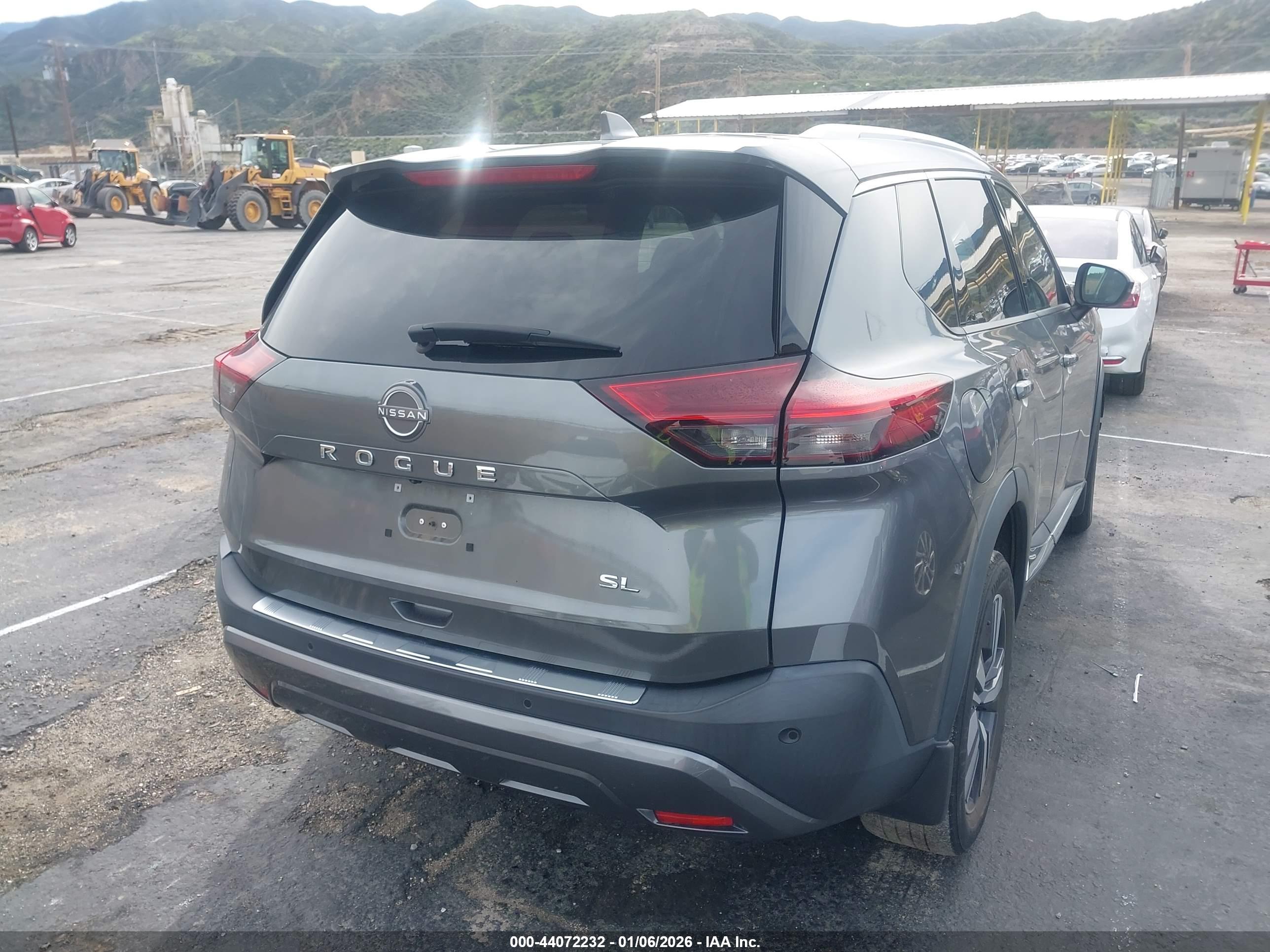 NISSAN ROGUE image 4