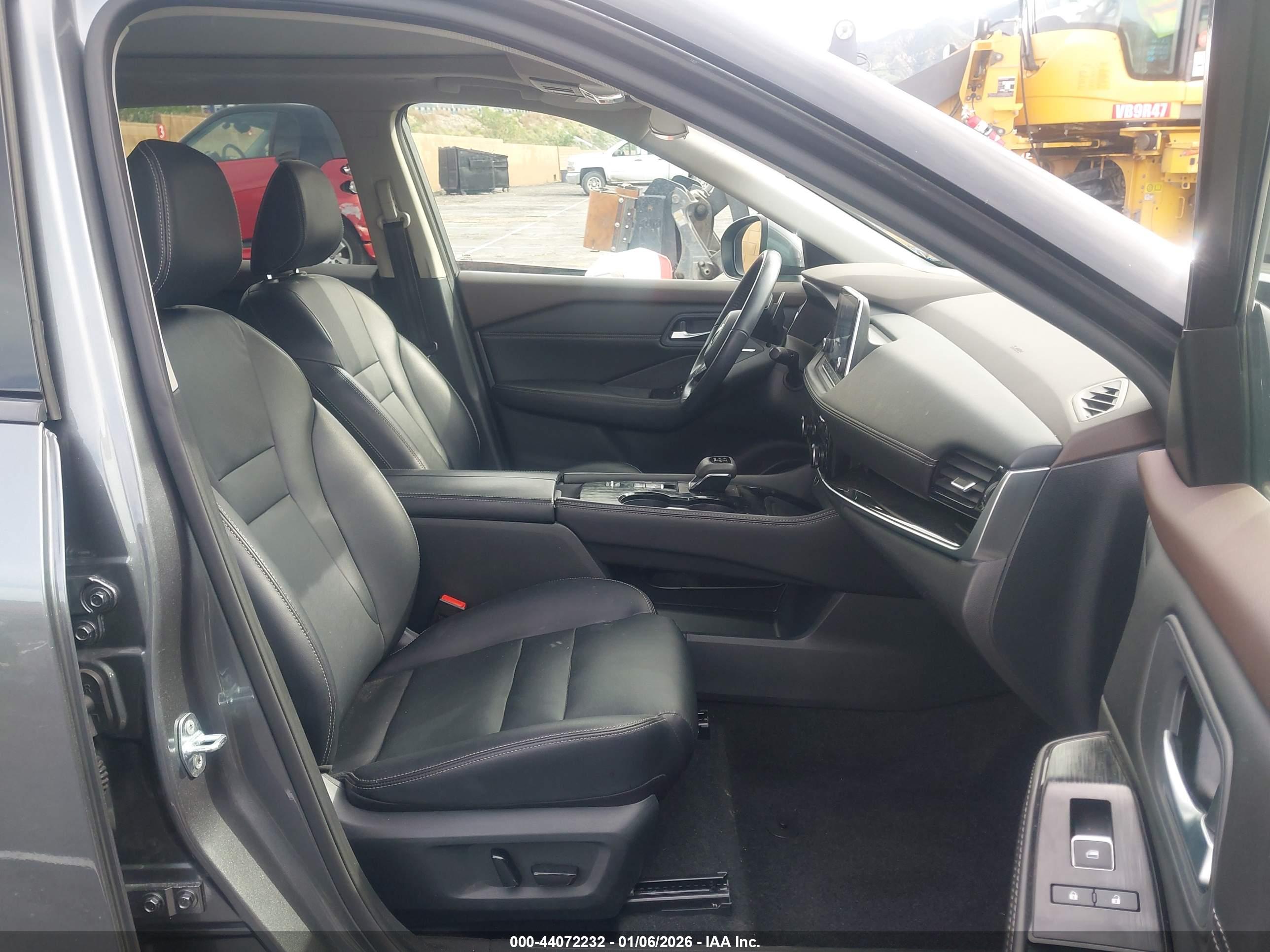NISSAN ROGUE image 5