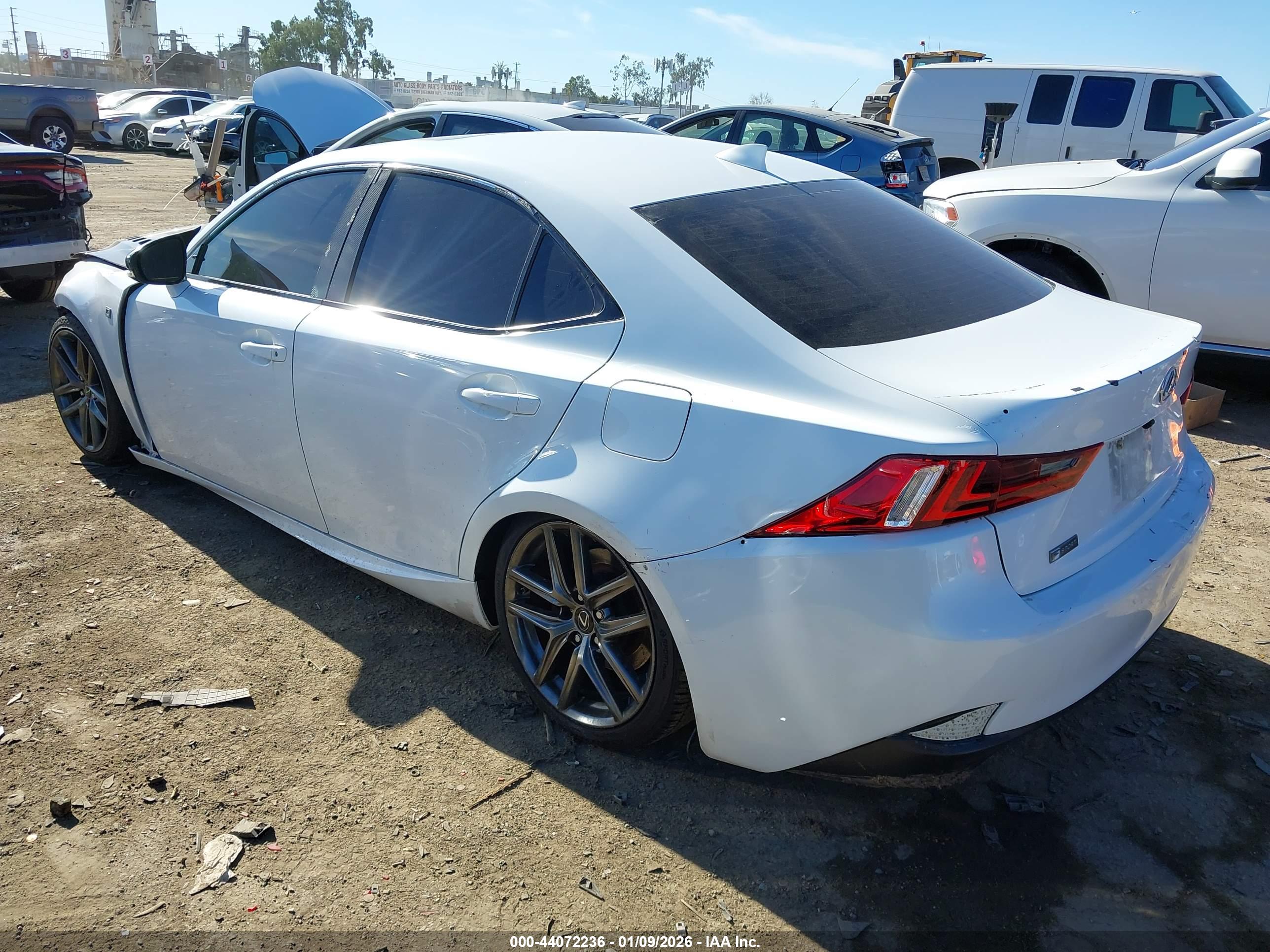 LEXUS IS image 3
