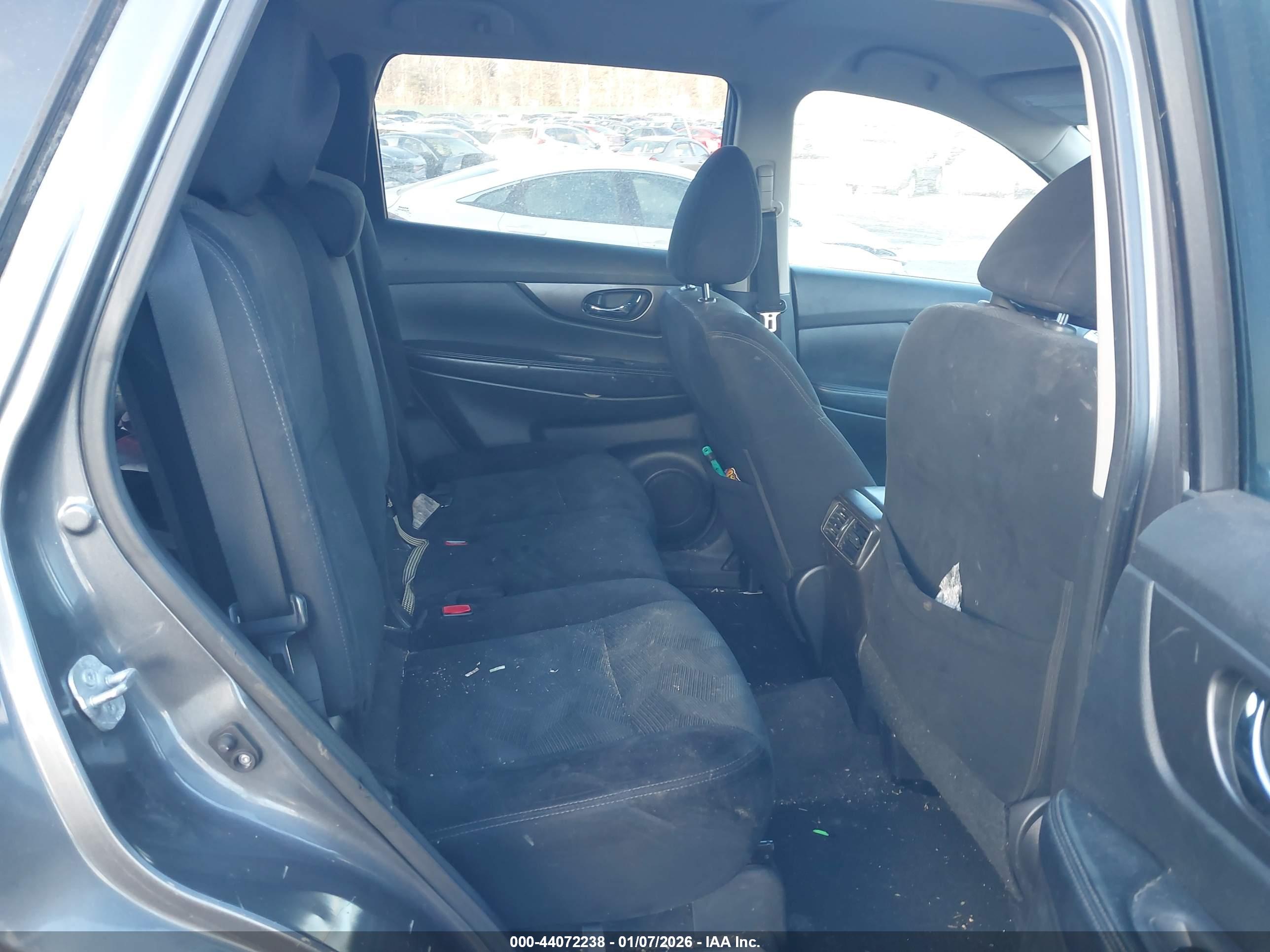 NISSAN ROGUE image 8