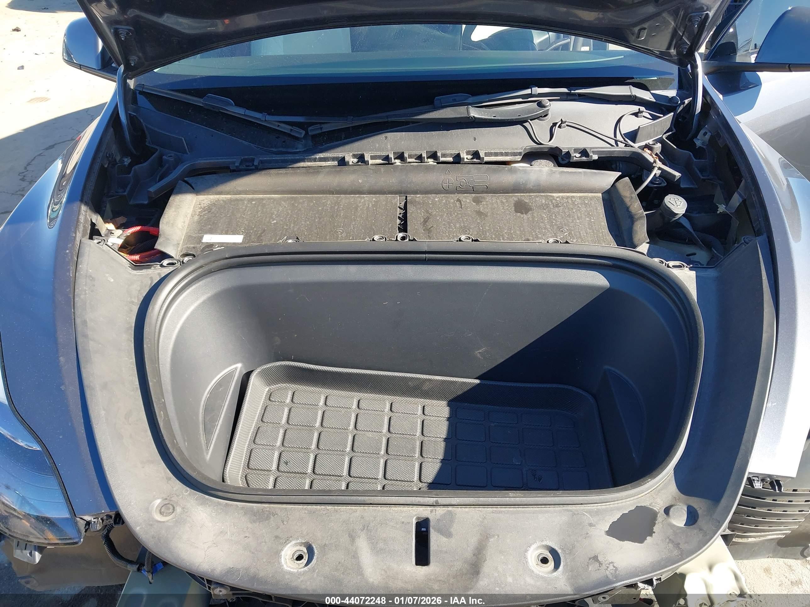 TESLA MODEL image 10