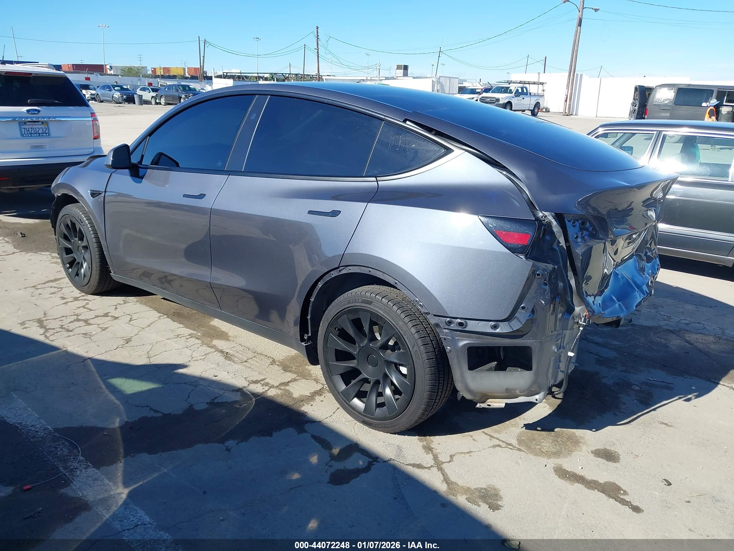 TESLA MODEL image 3