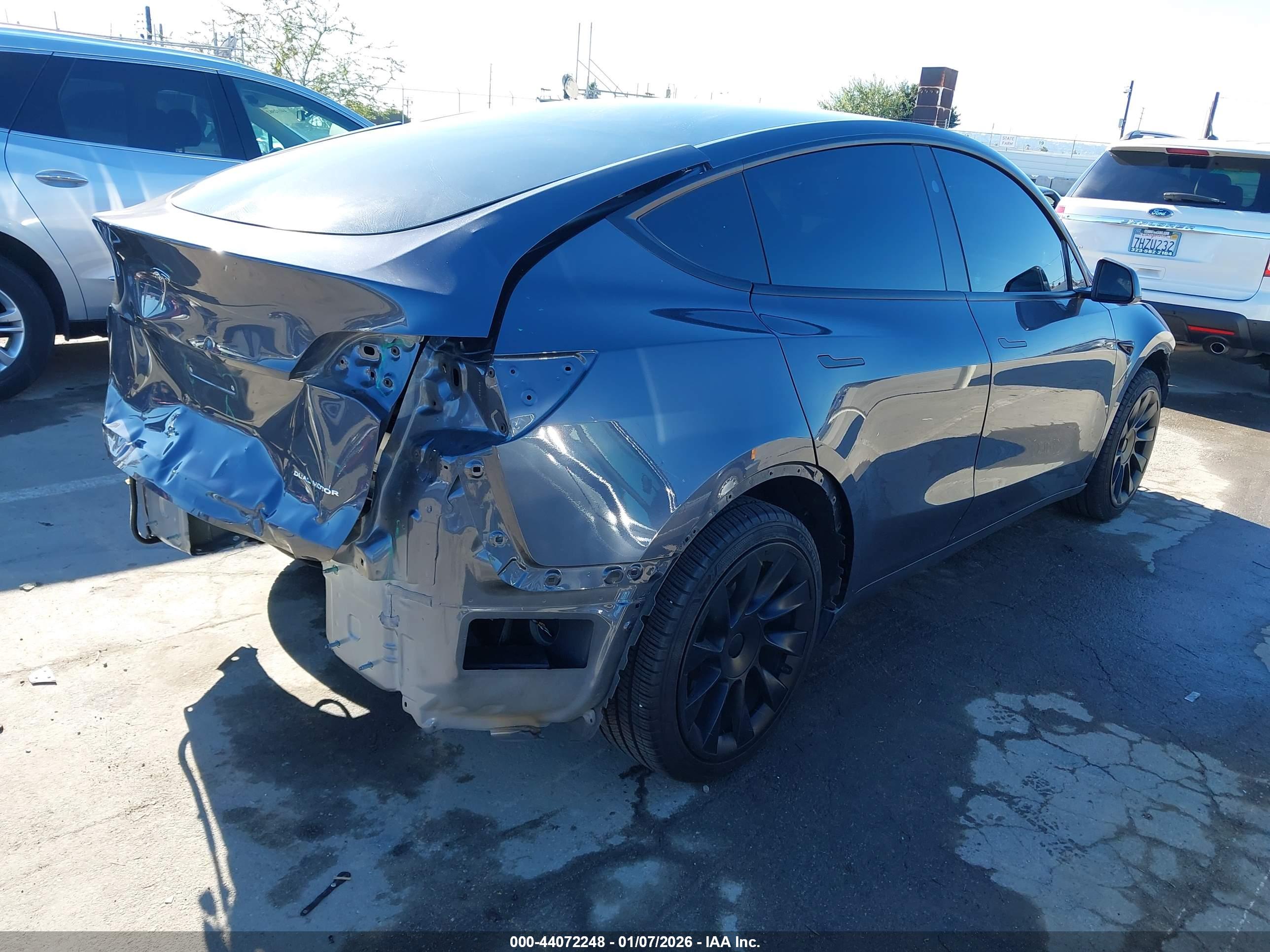 TESLA MODEL image 4