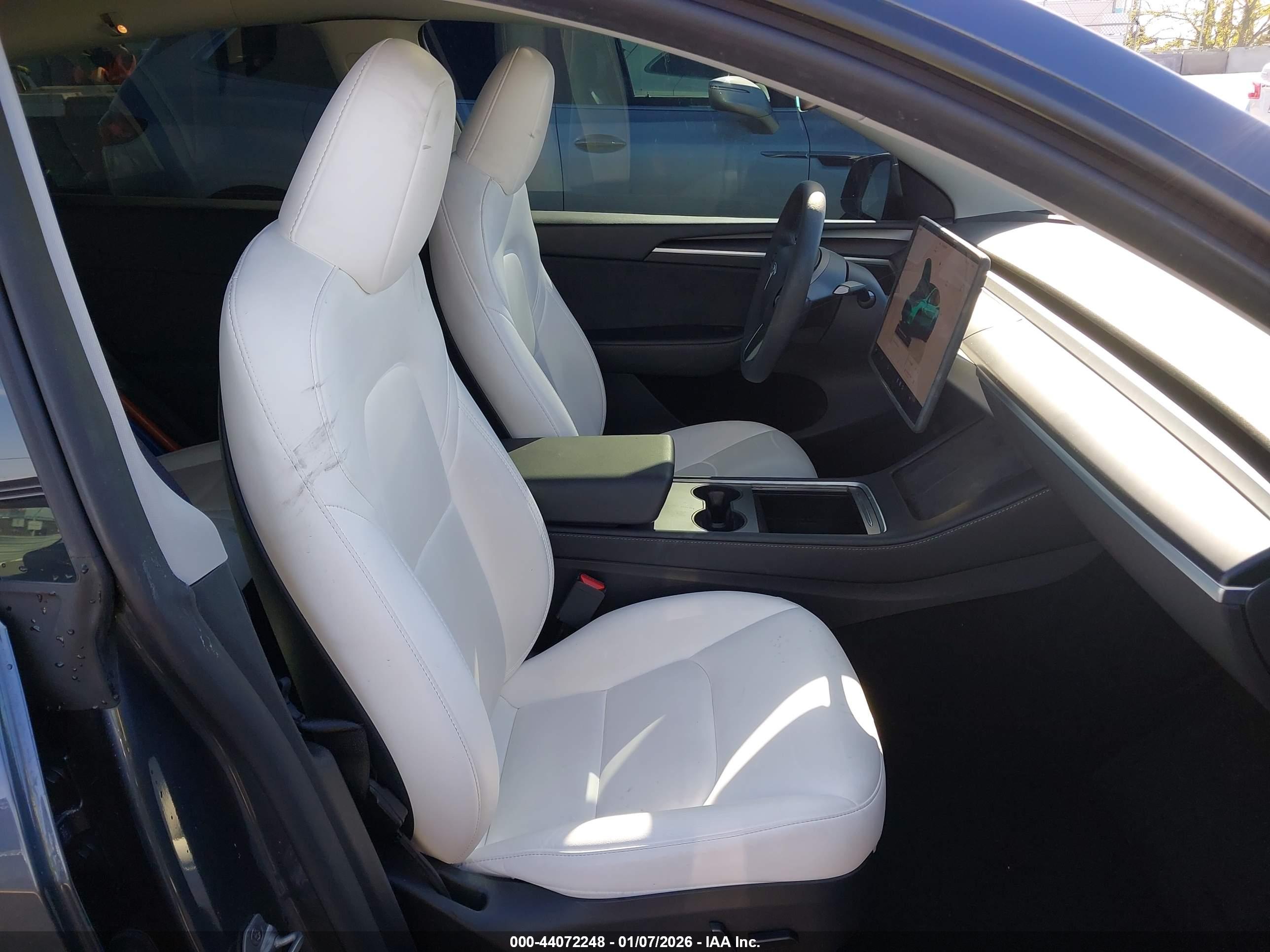 TESLA MODEL image 5