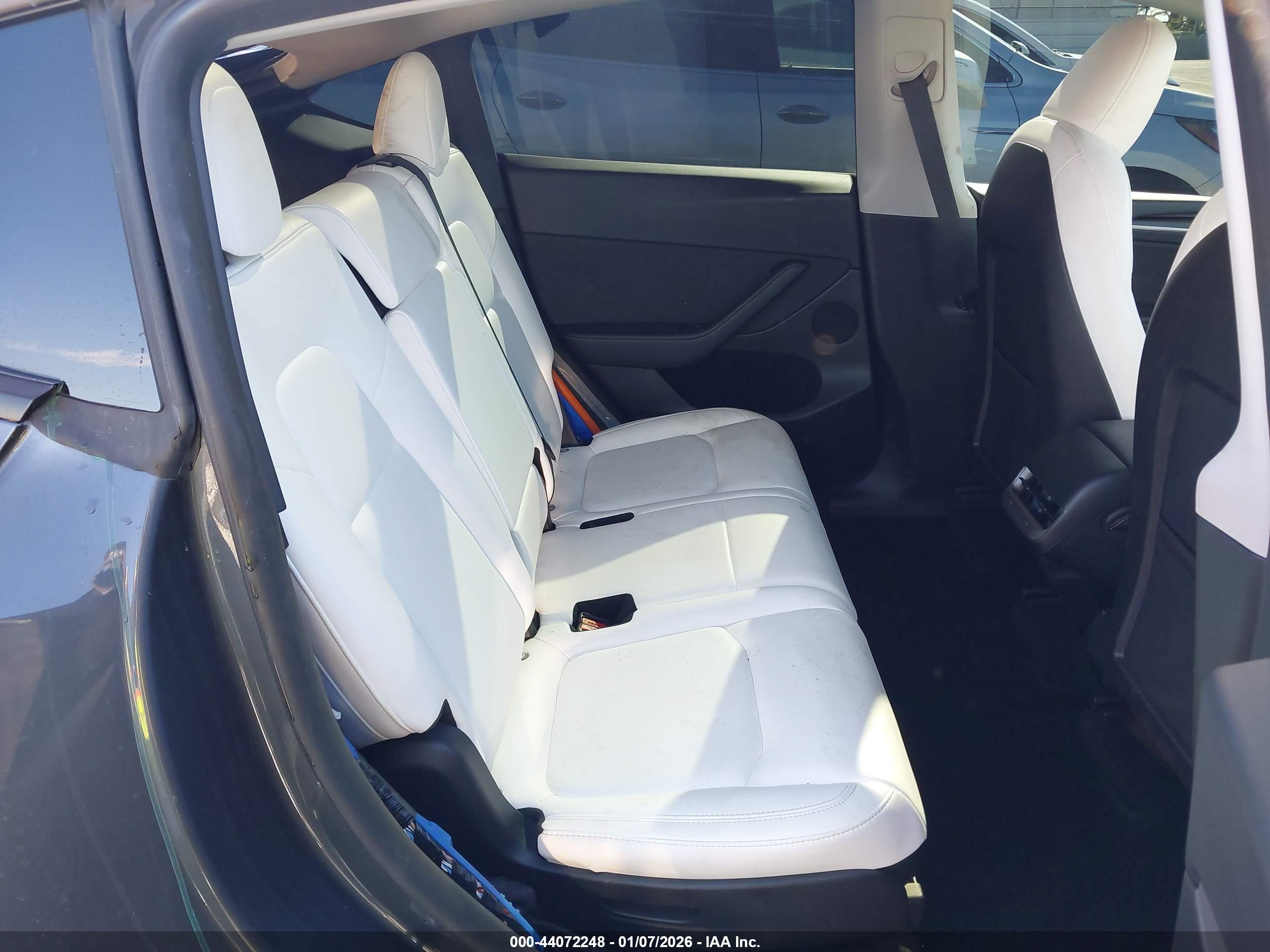 TESLA MODEL image 8