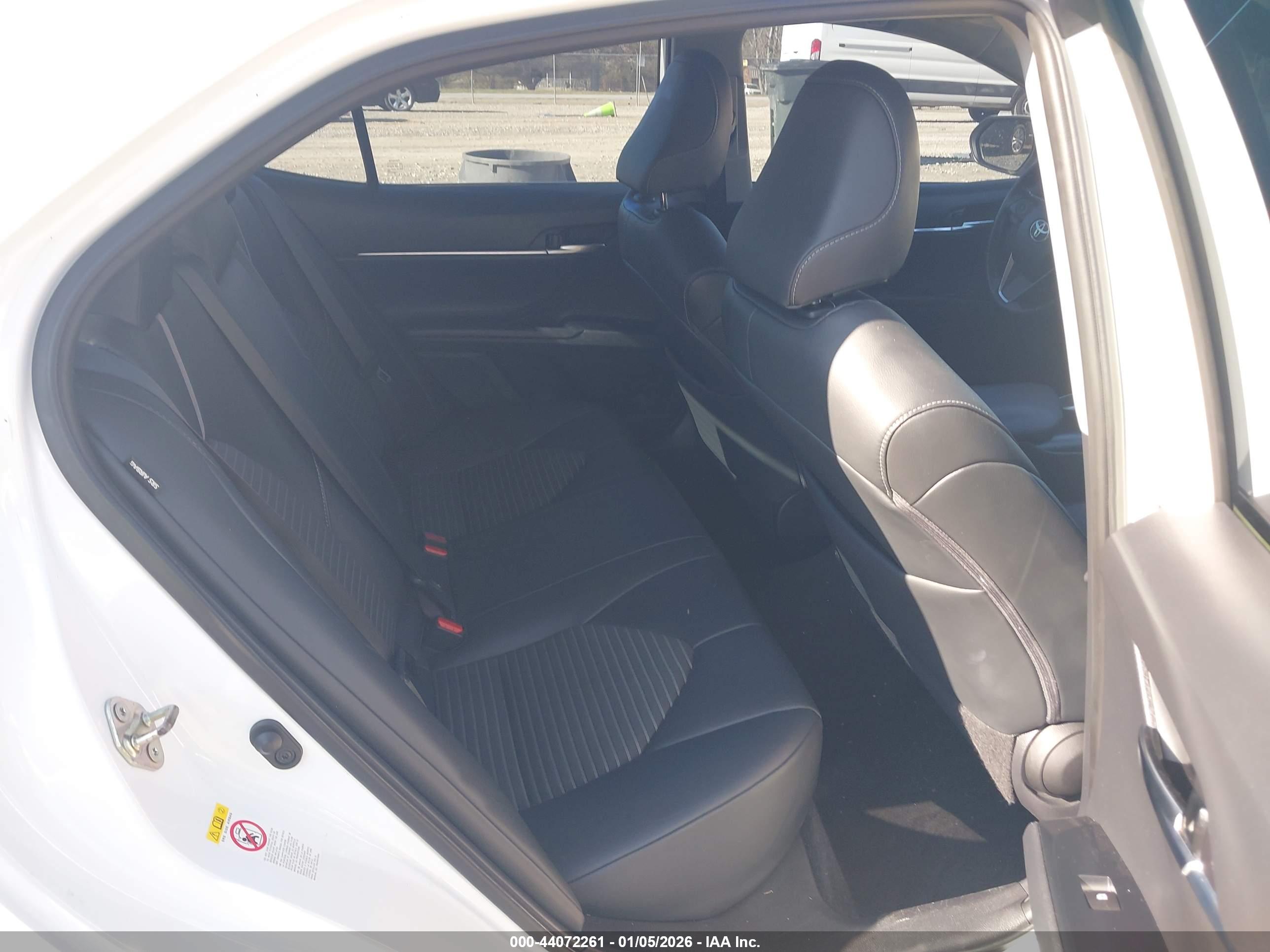 TOYOTA CAMRY image 8