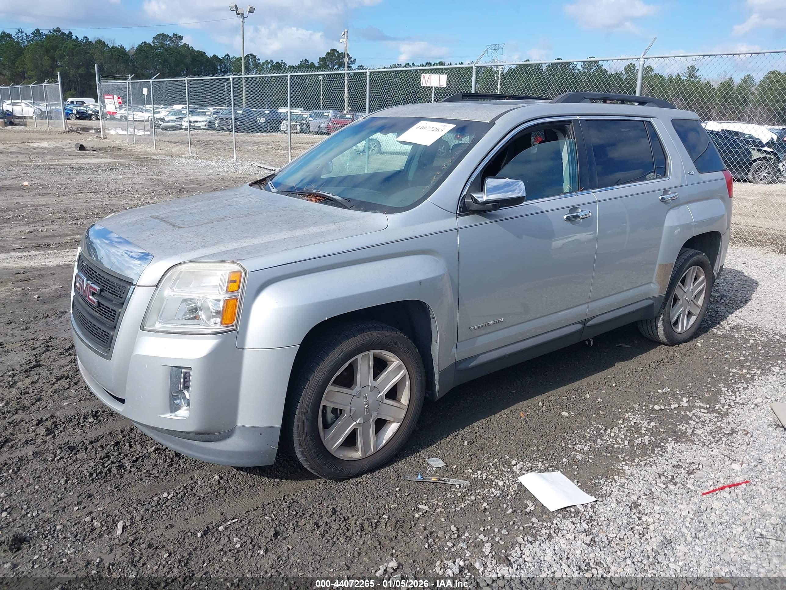 GMC TERRAIN image 2