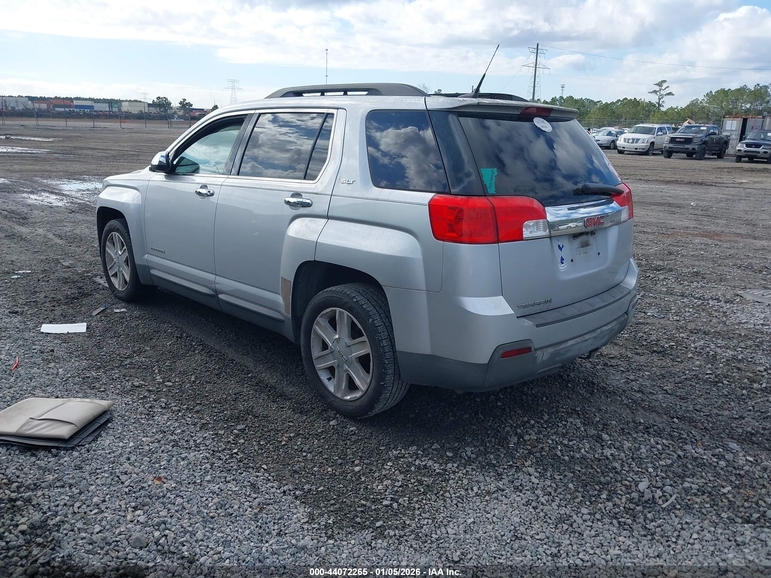 GMC TERRAIN image 3