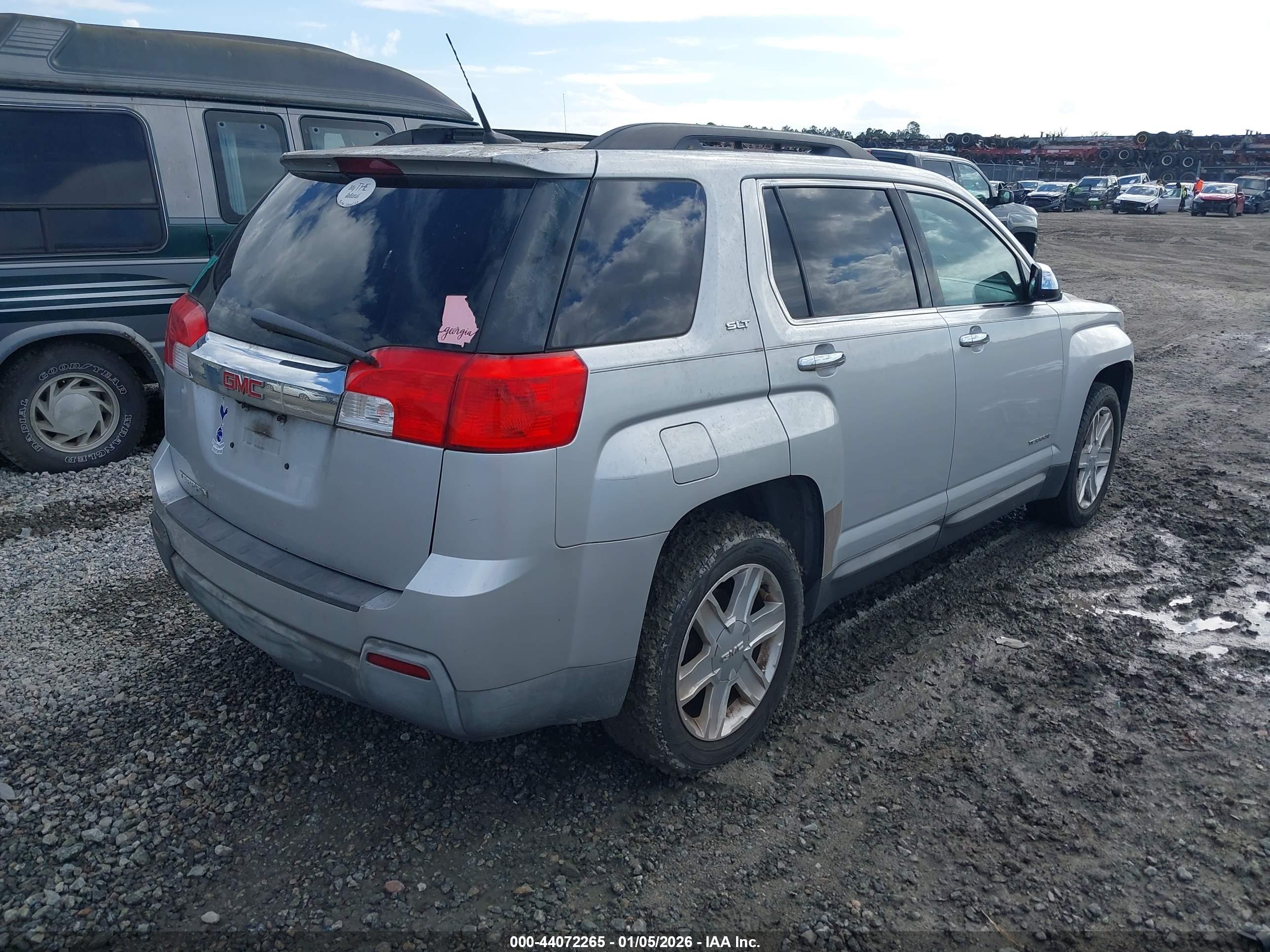 GMC TERRAIN image 4