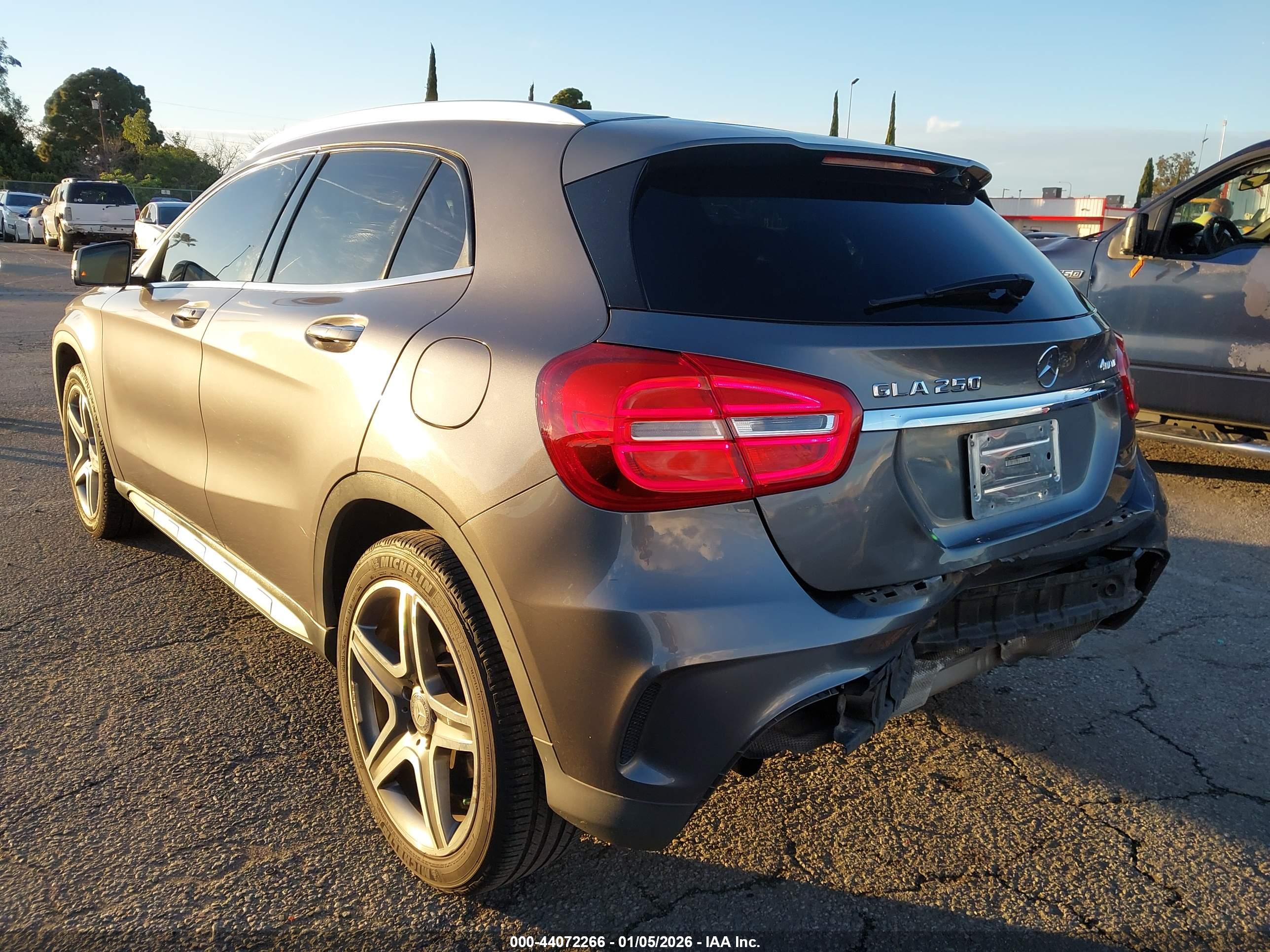 MERCEDES-BENZ GLA image 3