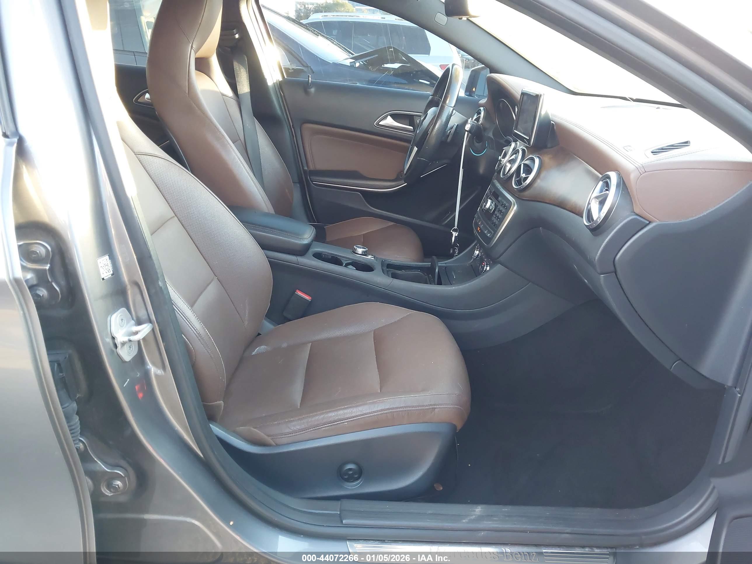 MERCEDES-BENZ GLA image 5
