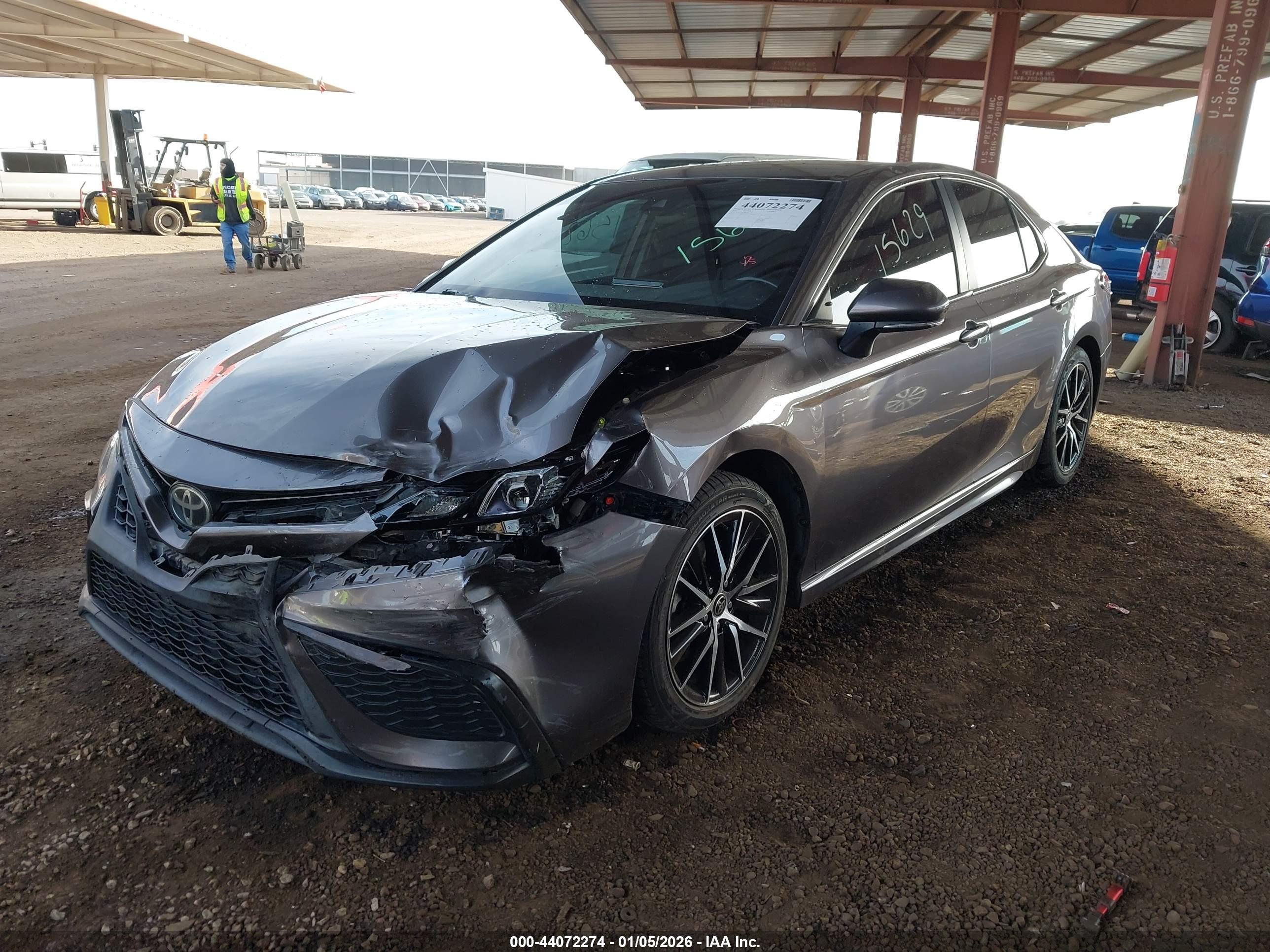 TOYOTA CAMRY image 2
