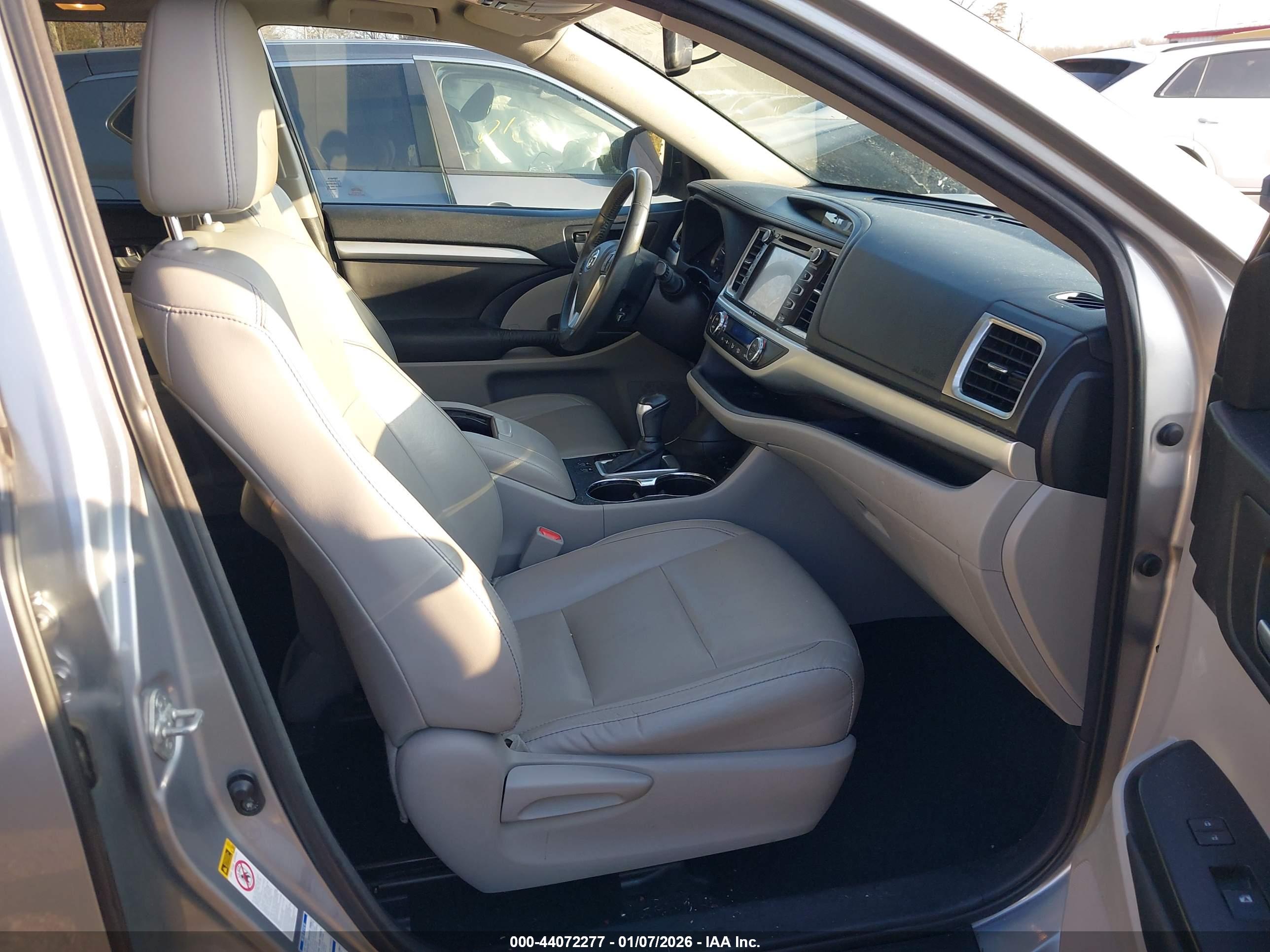 TOYOTA HIGHLANDER image 5