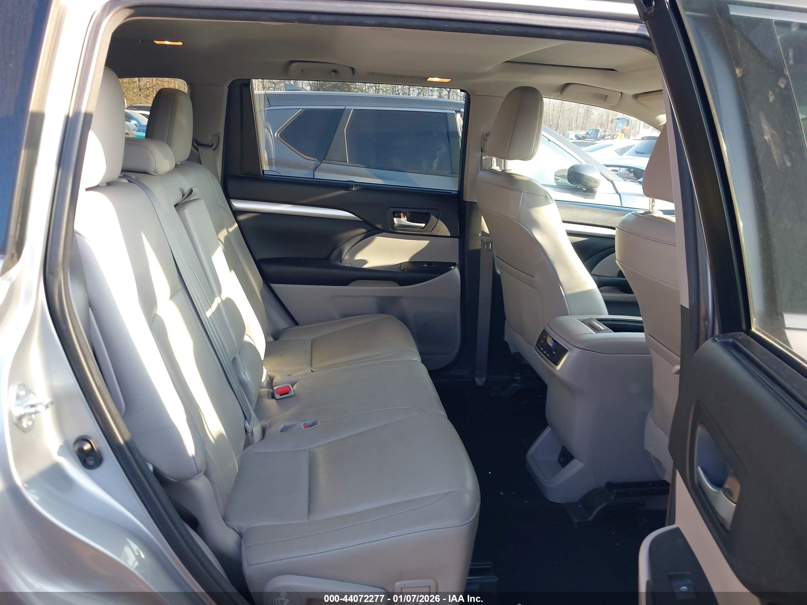 TOYOTA HIGHLANDER image 8