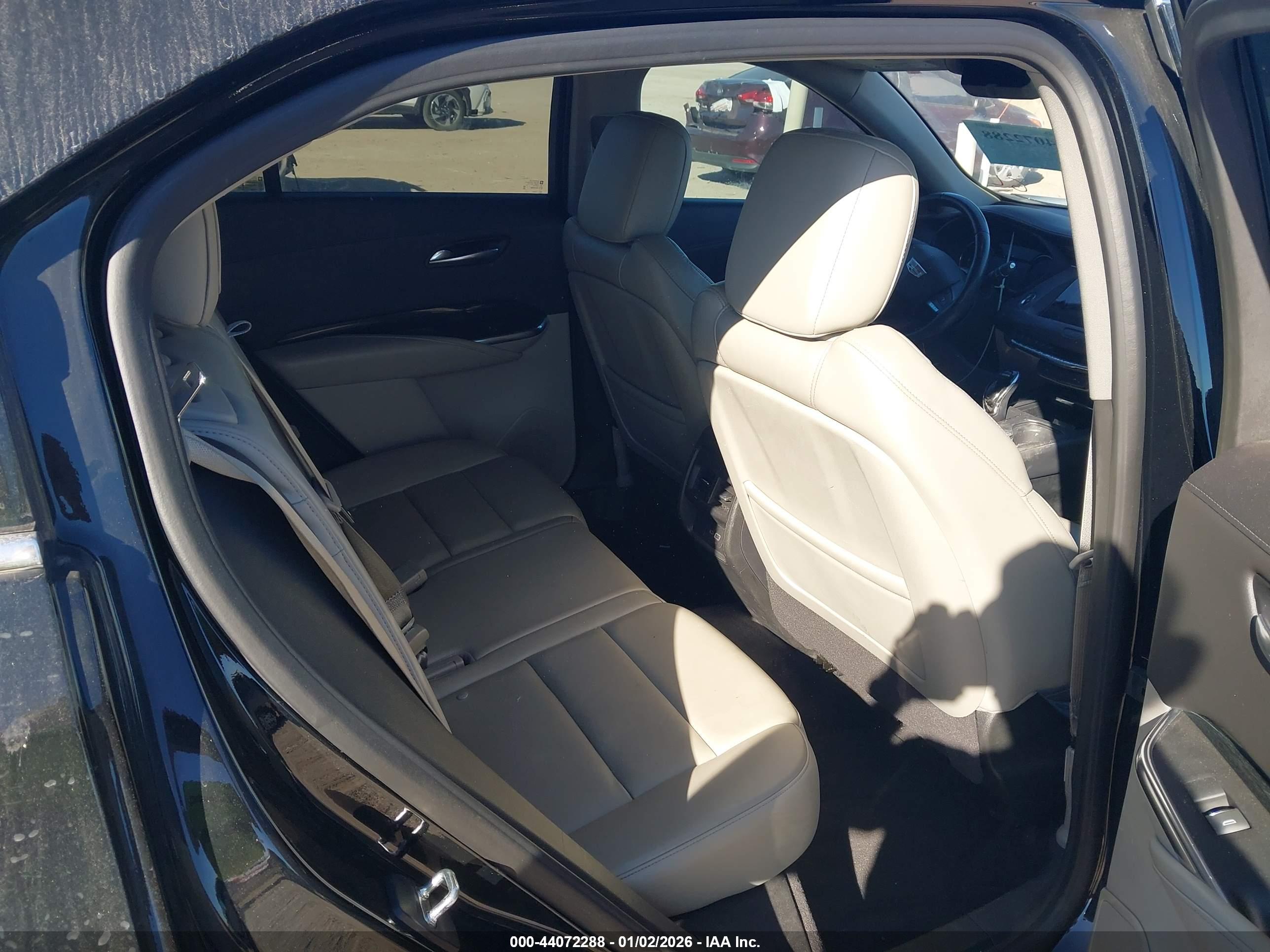CADILLAC XT4 image 8