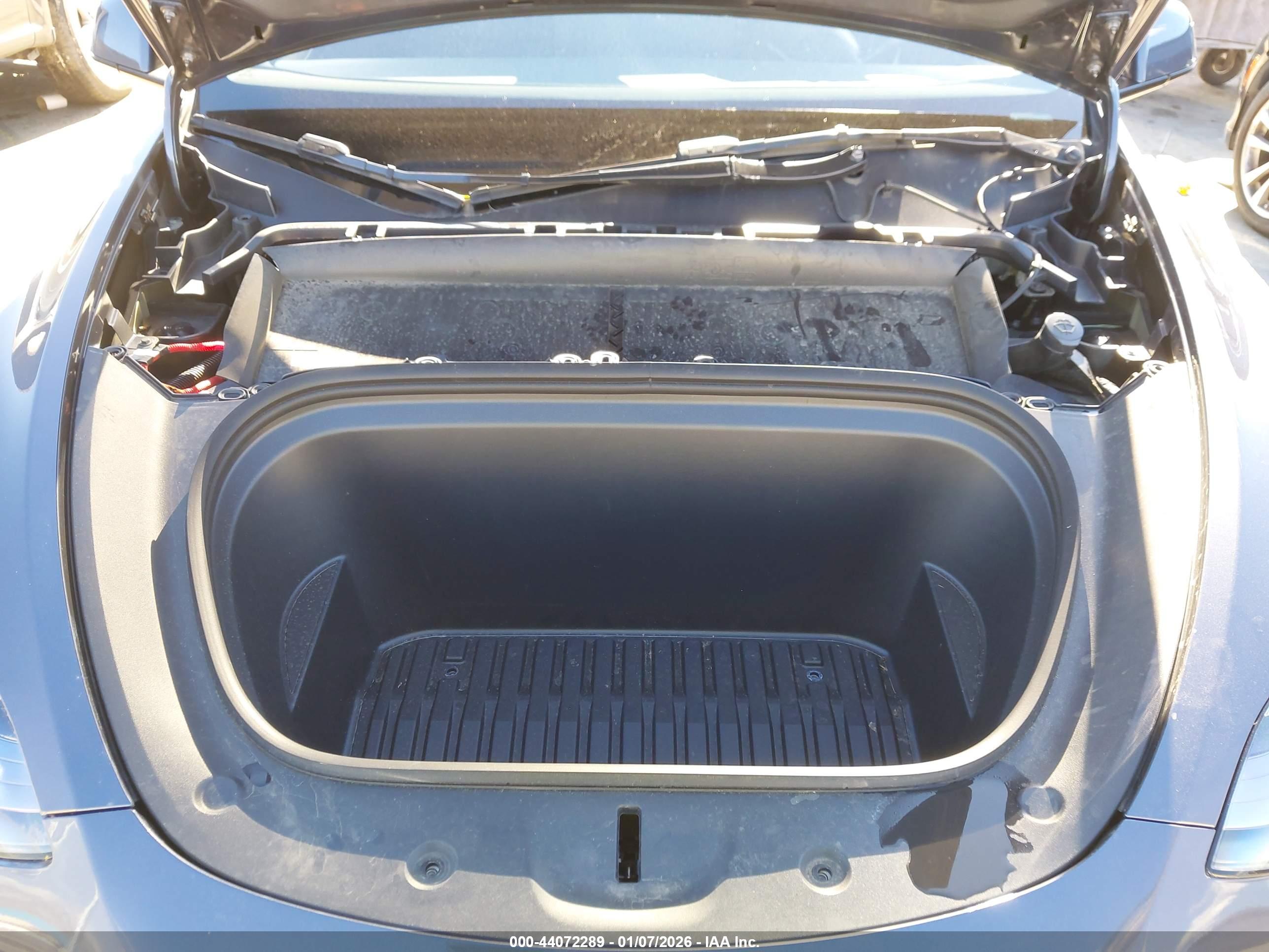 TESLA MODEL image 10
