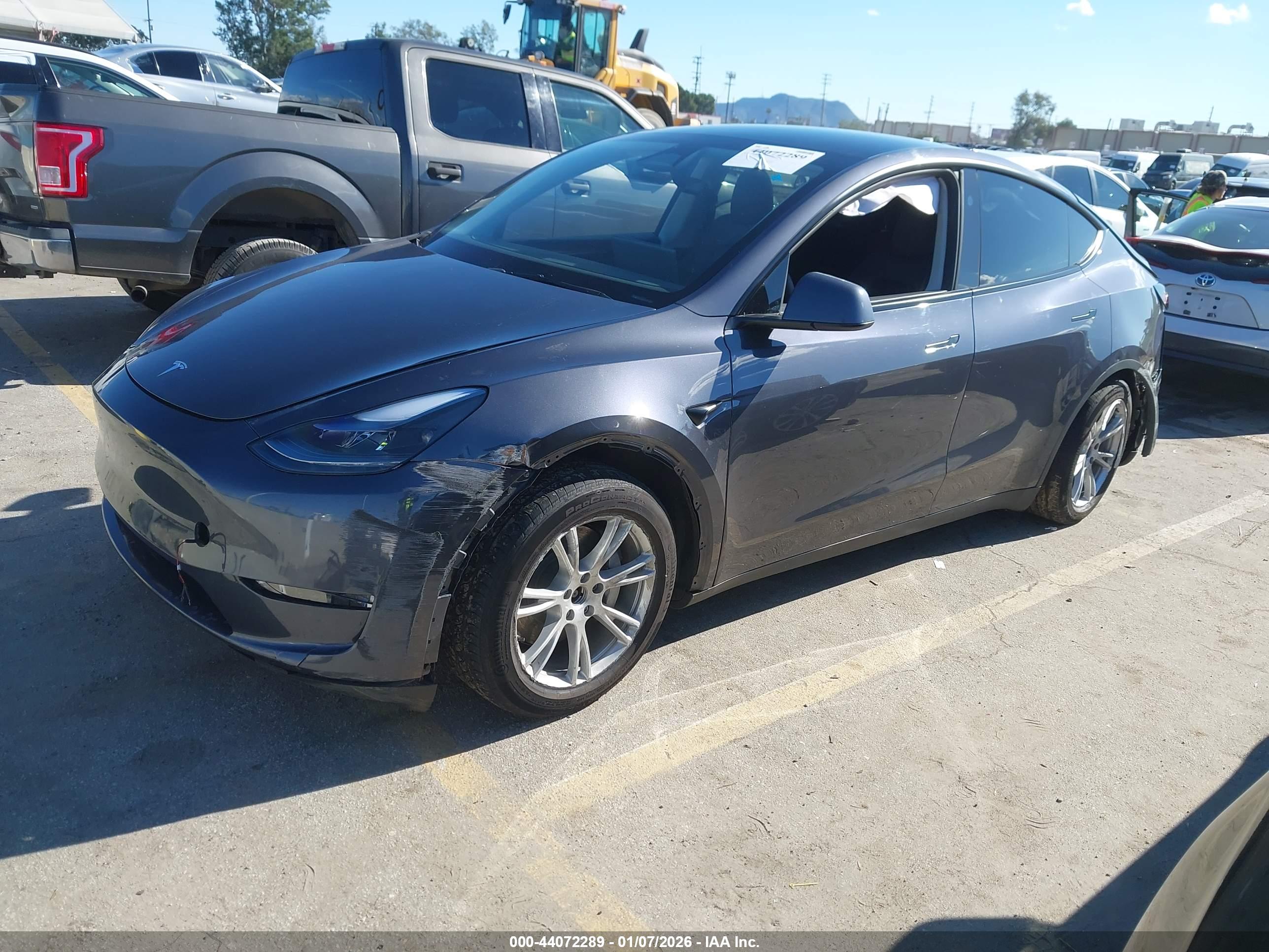 TESLA MODEL image 2