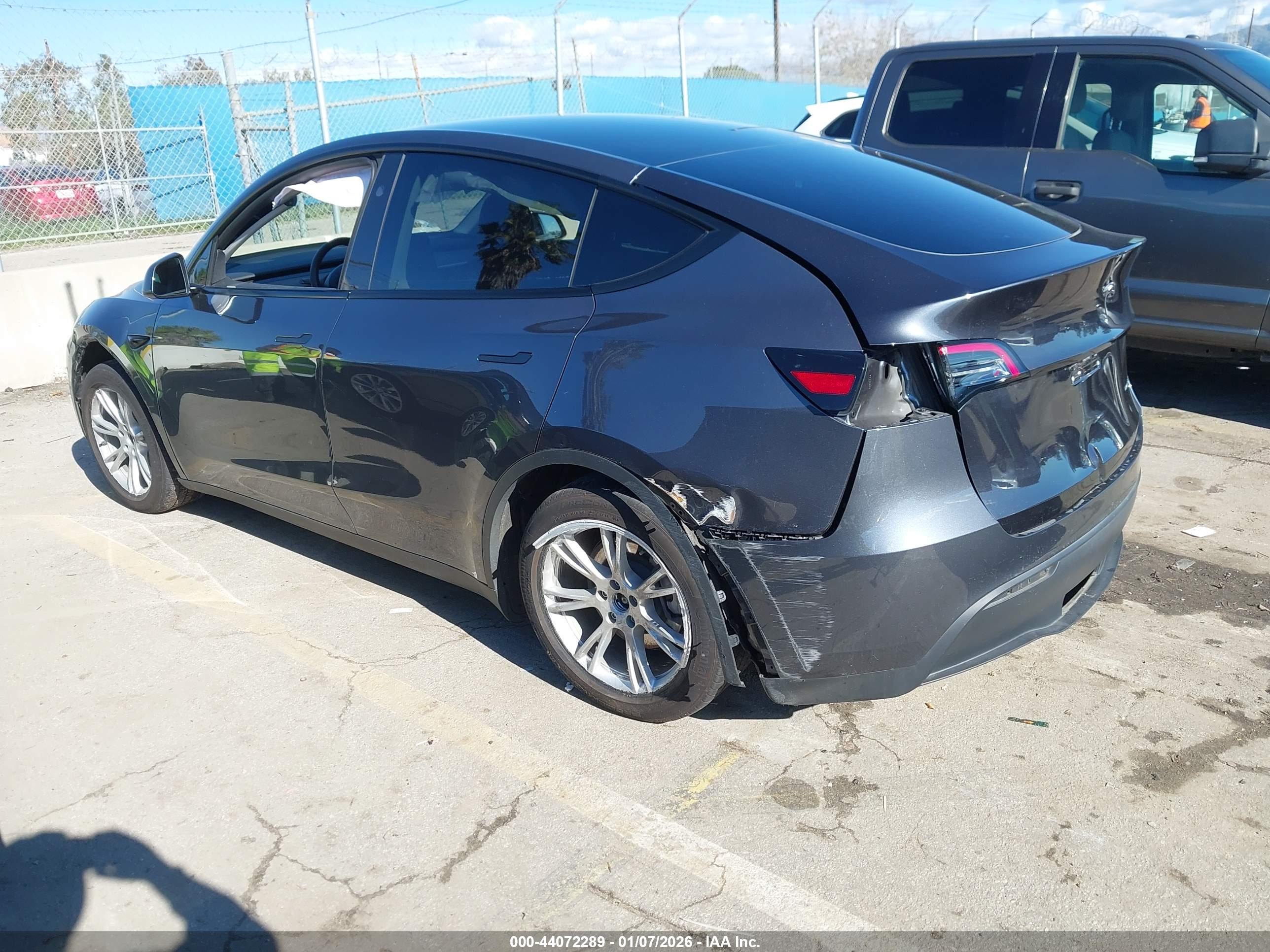 TESLA MODEL image 3