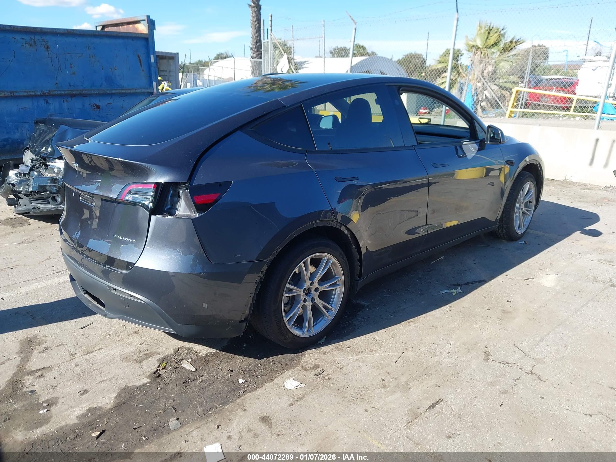TESLA MODEL image 4