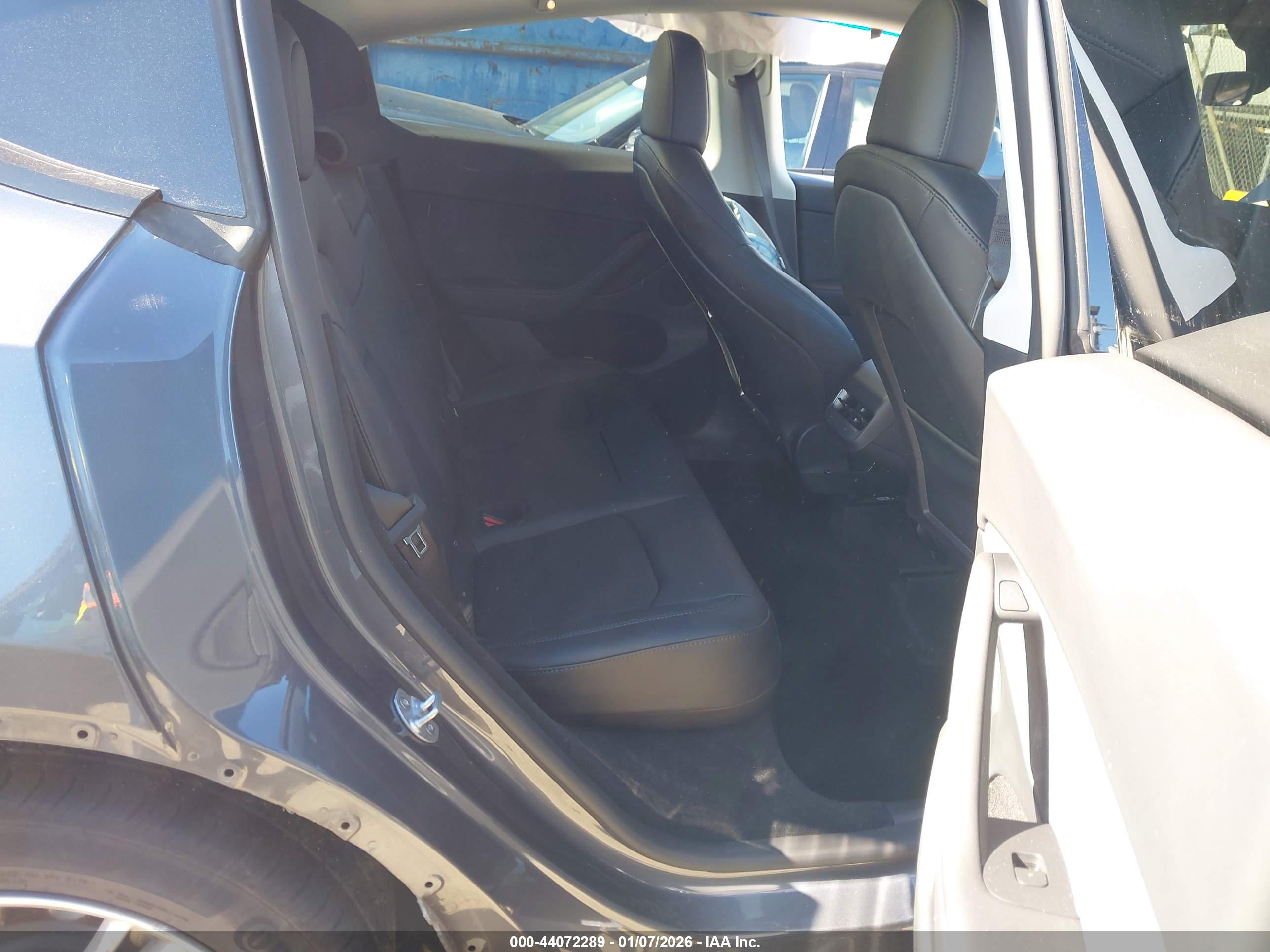 TESLA MODEL image 8