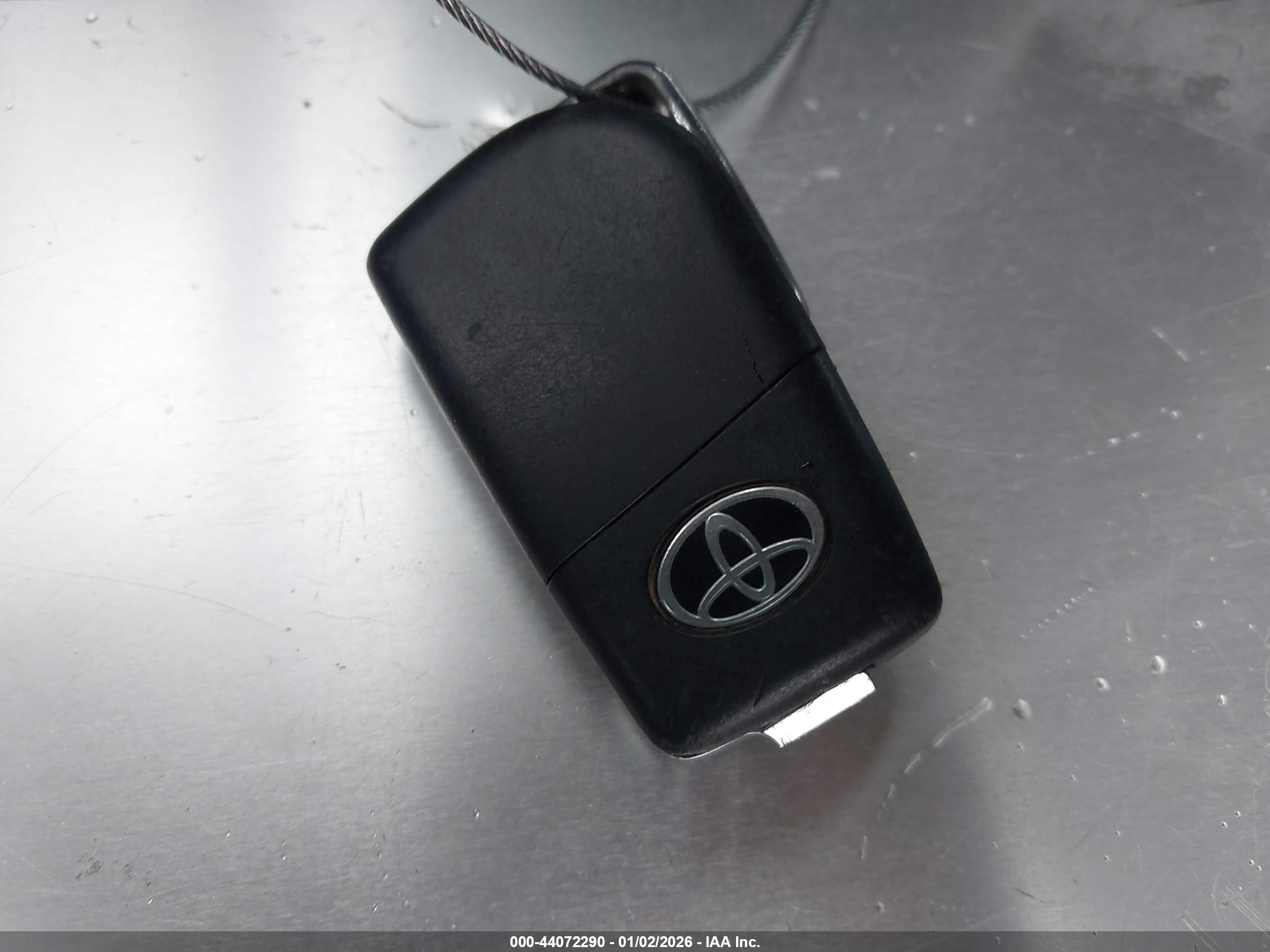 TOYOTA CAMRY image 11