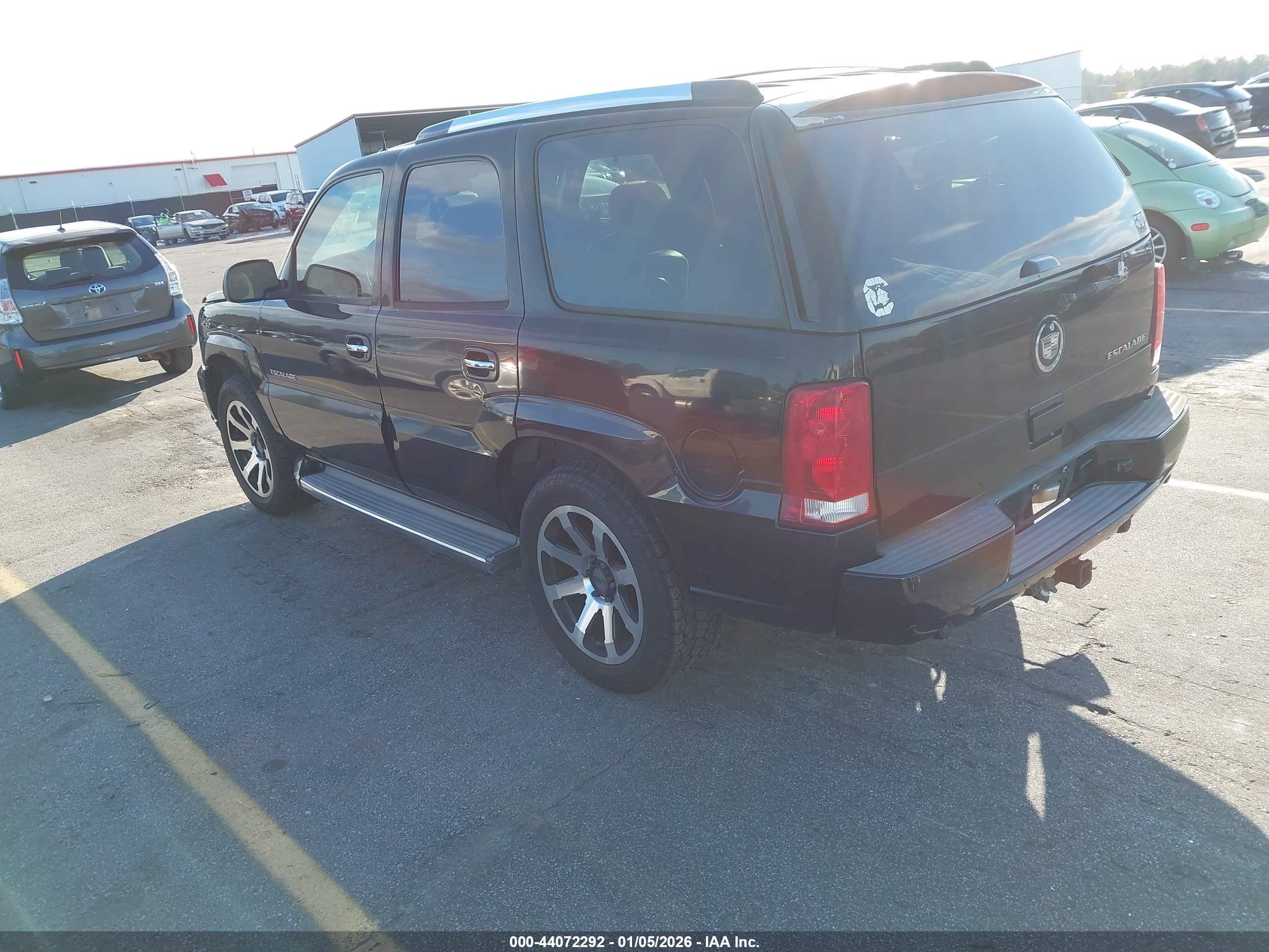 CADILLAC ESCALADE image 3