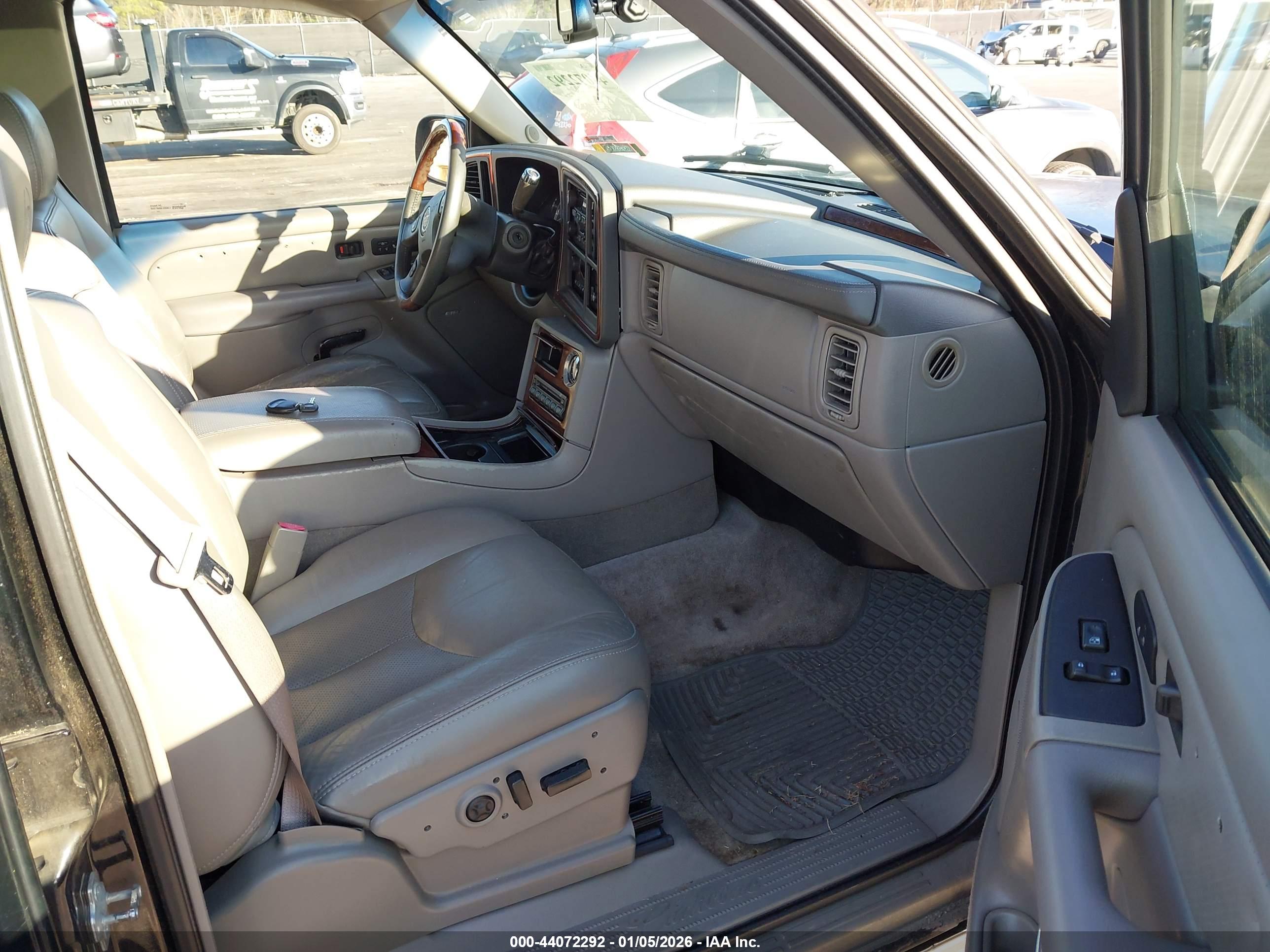 CADILLAC ESCALADE image 5
