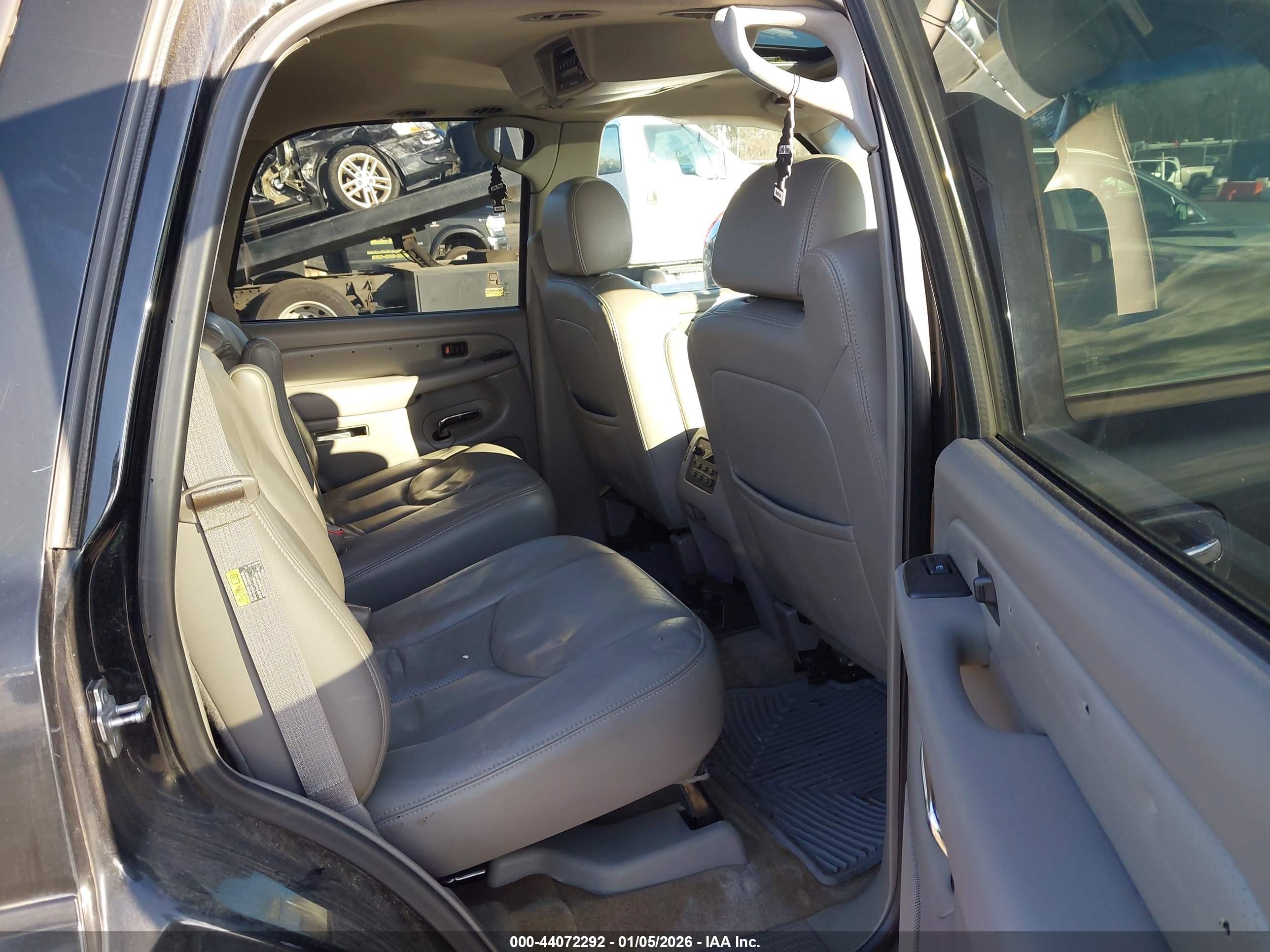CADILLAC ESCALADE image 8