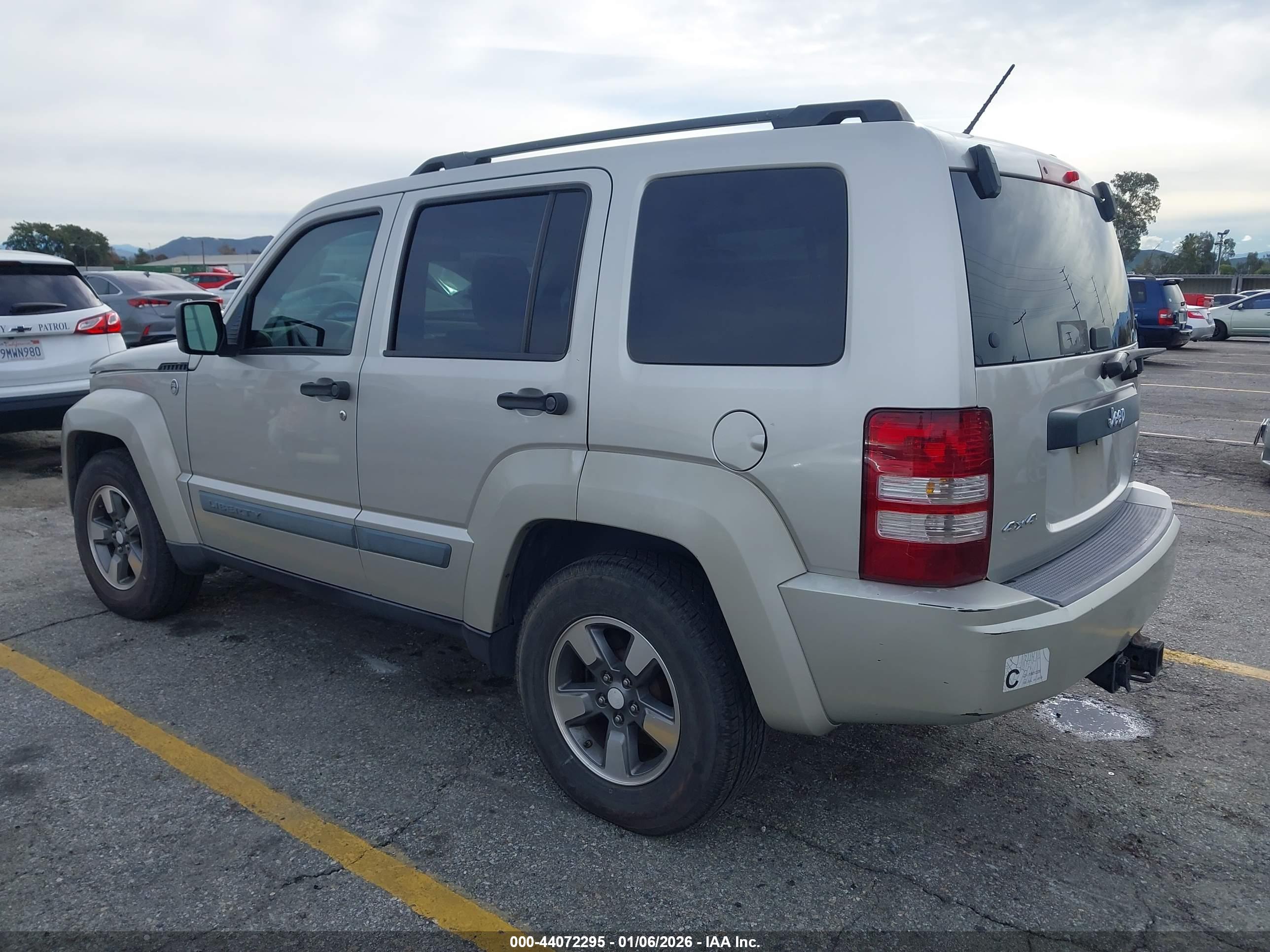 JEEP LIBERTY image 3