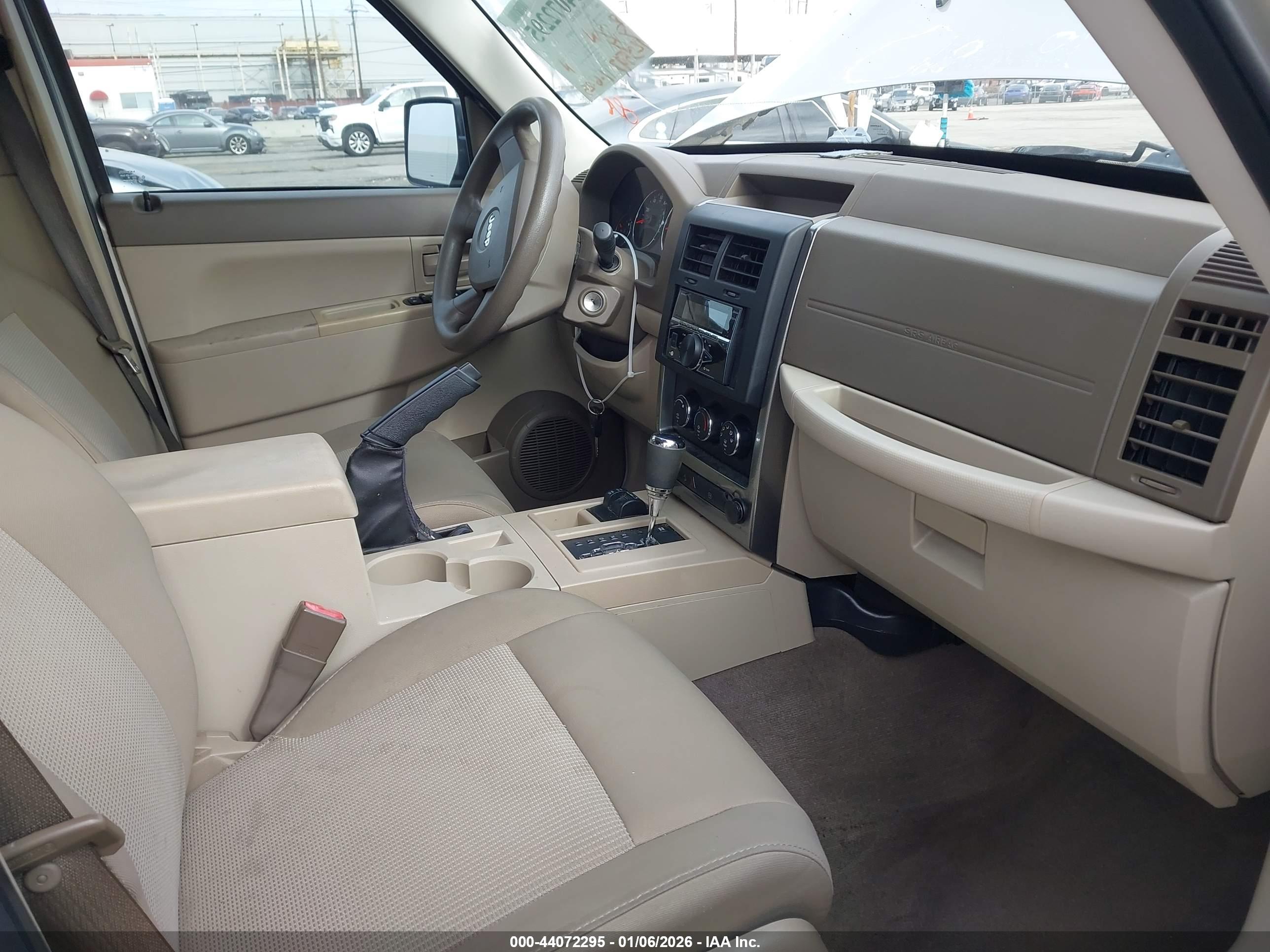 JEEP LIBERTY image 5