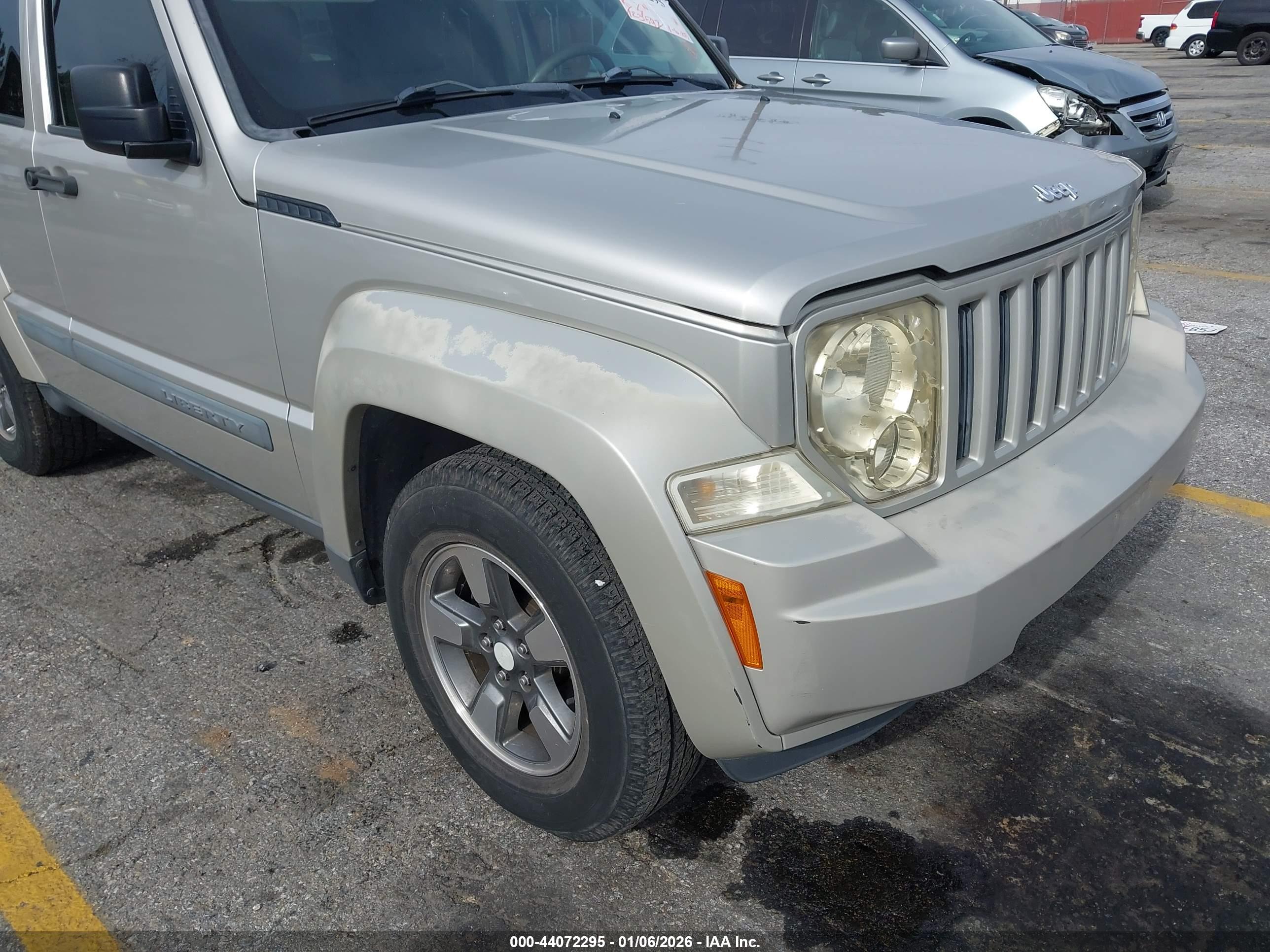 JEEP LIBERTY image 6