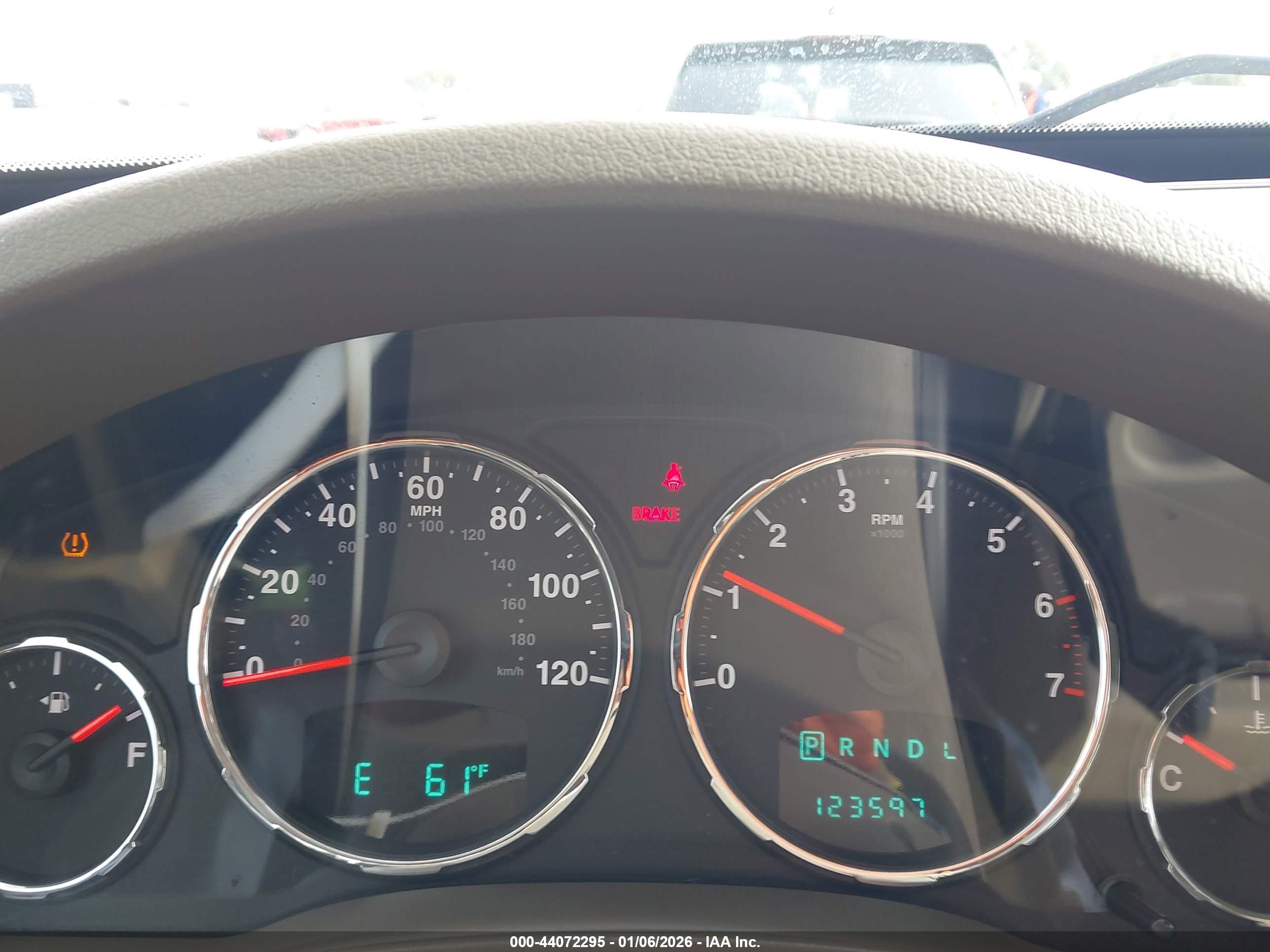 JEEP LIBERTY image 7