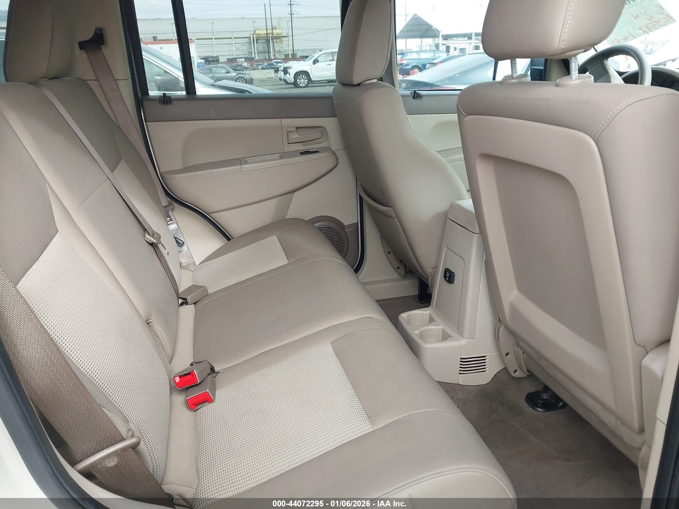 JEEP LIBERTY image 8