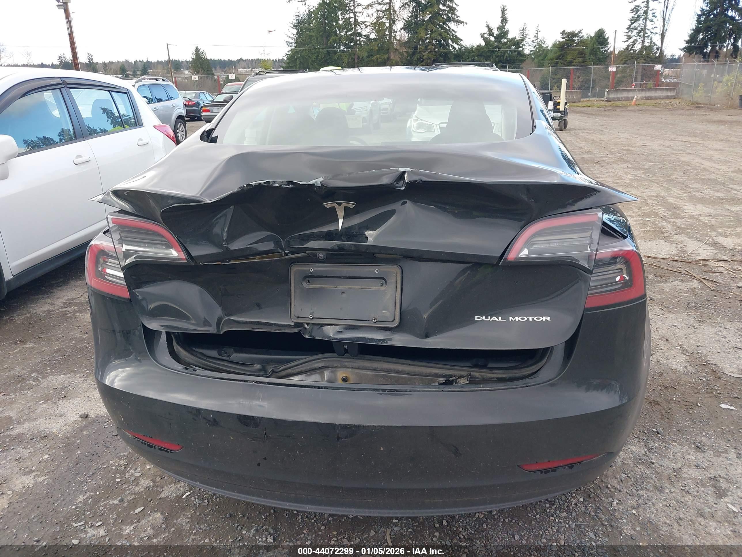 TESLA MODEL image 6