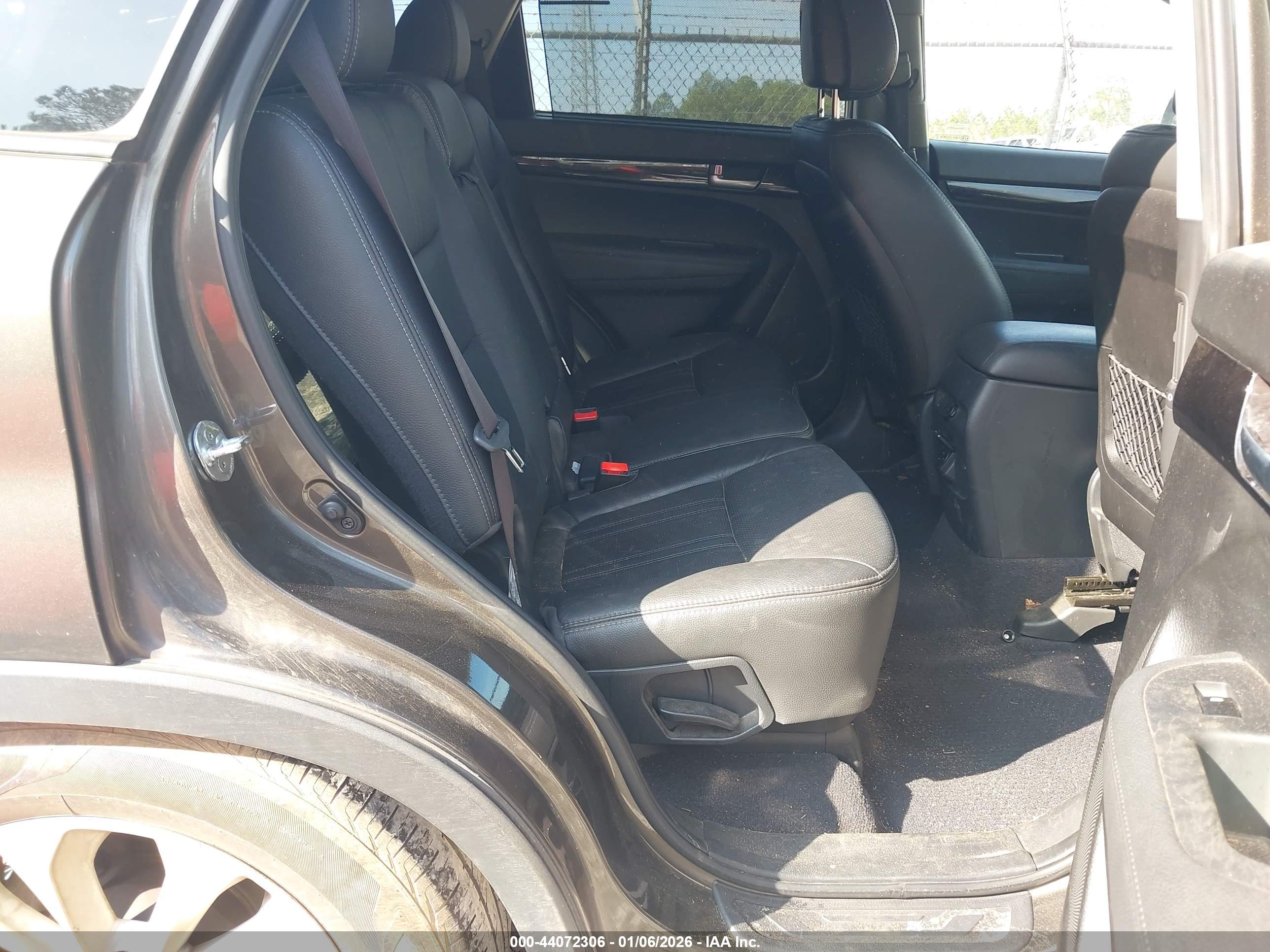 KIA SORENTO image 8