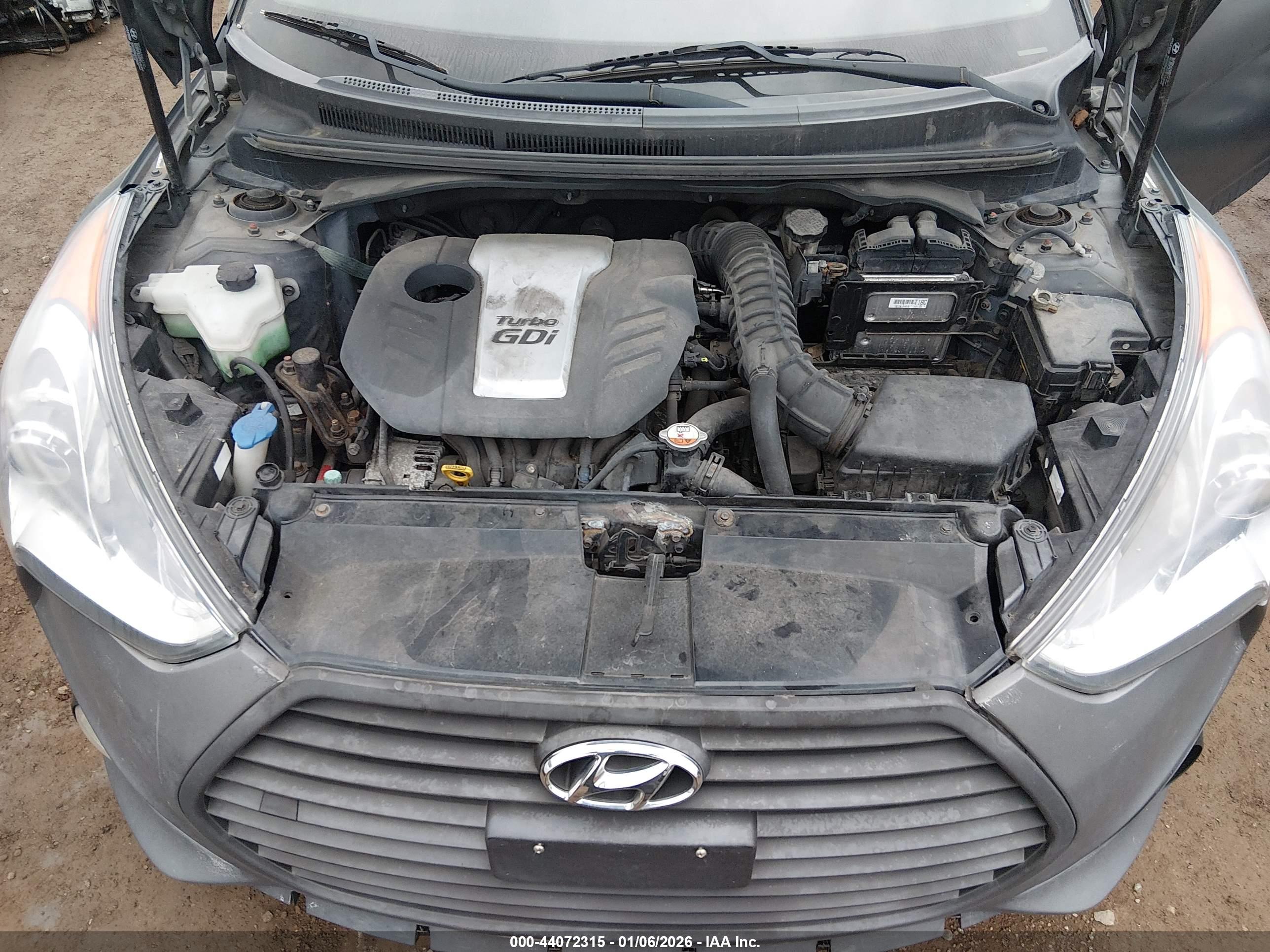 HYUNDAI VELOSTER image 10