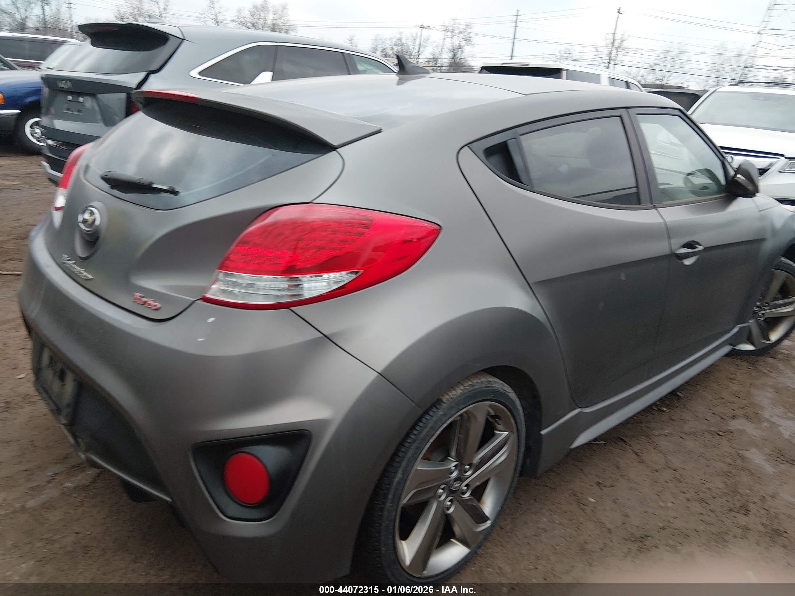 HYUNDAI VELOSTER image 4
