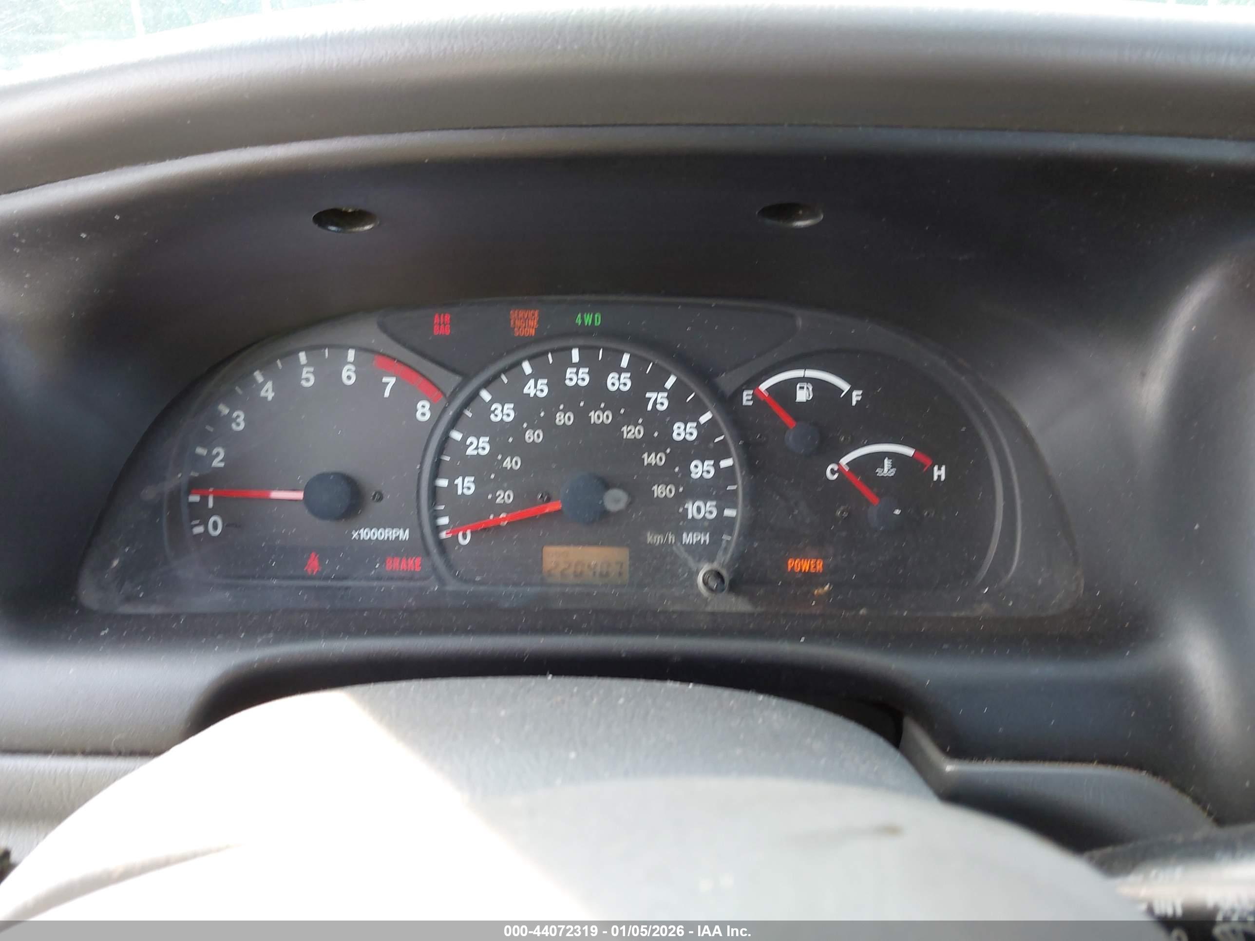 CHEVROLET TRACKER image 7