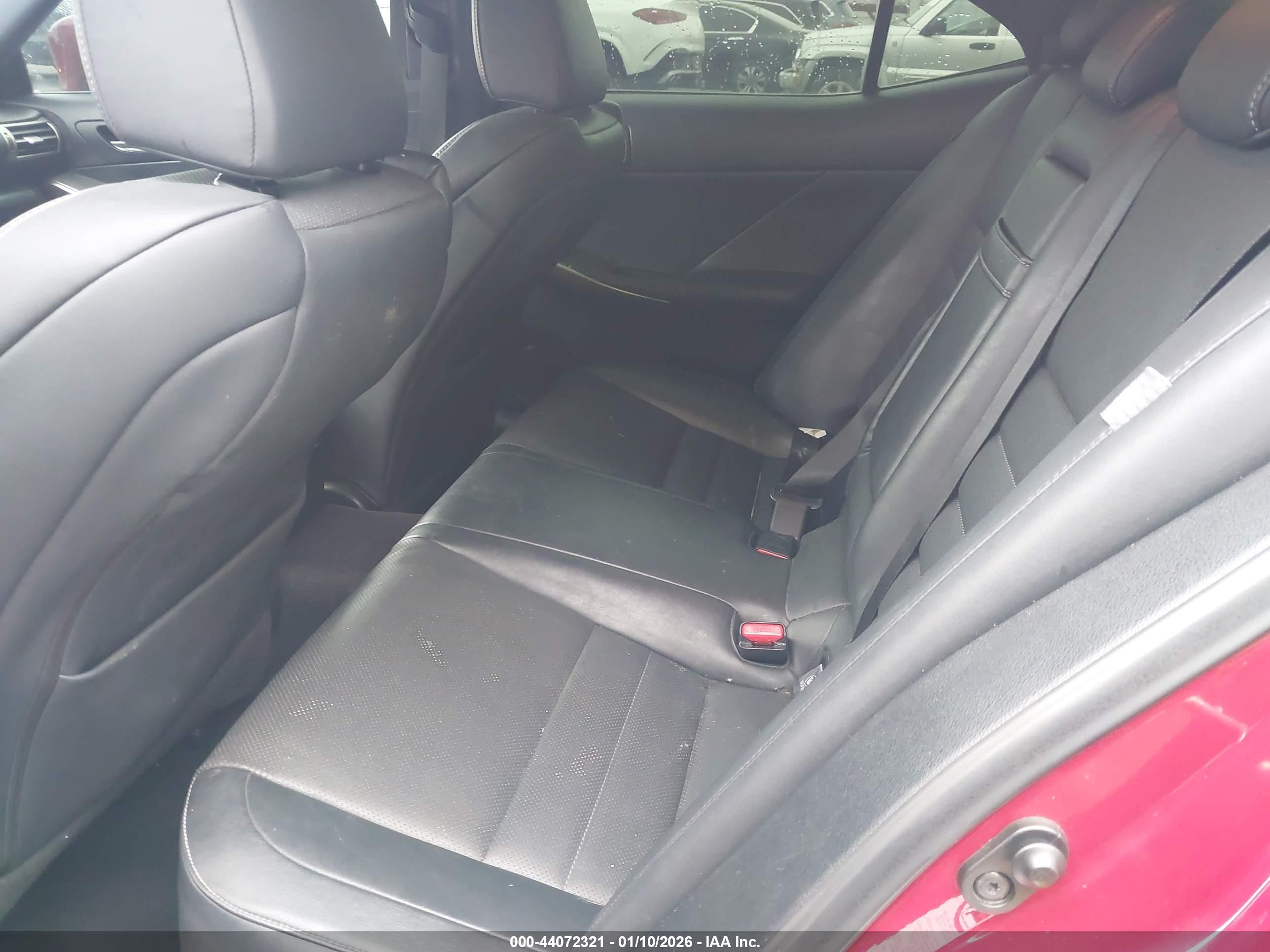 LEXUS IS image 8