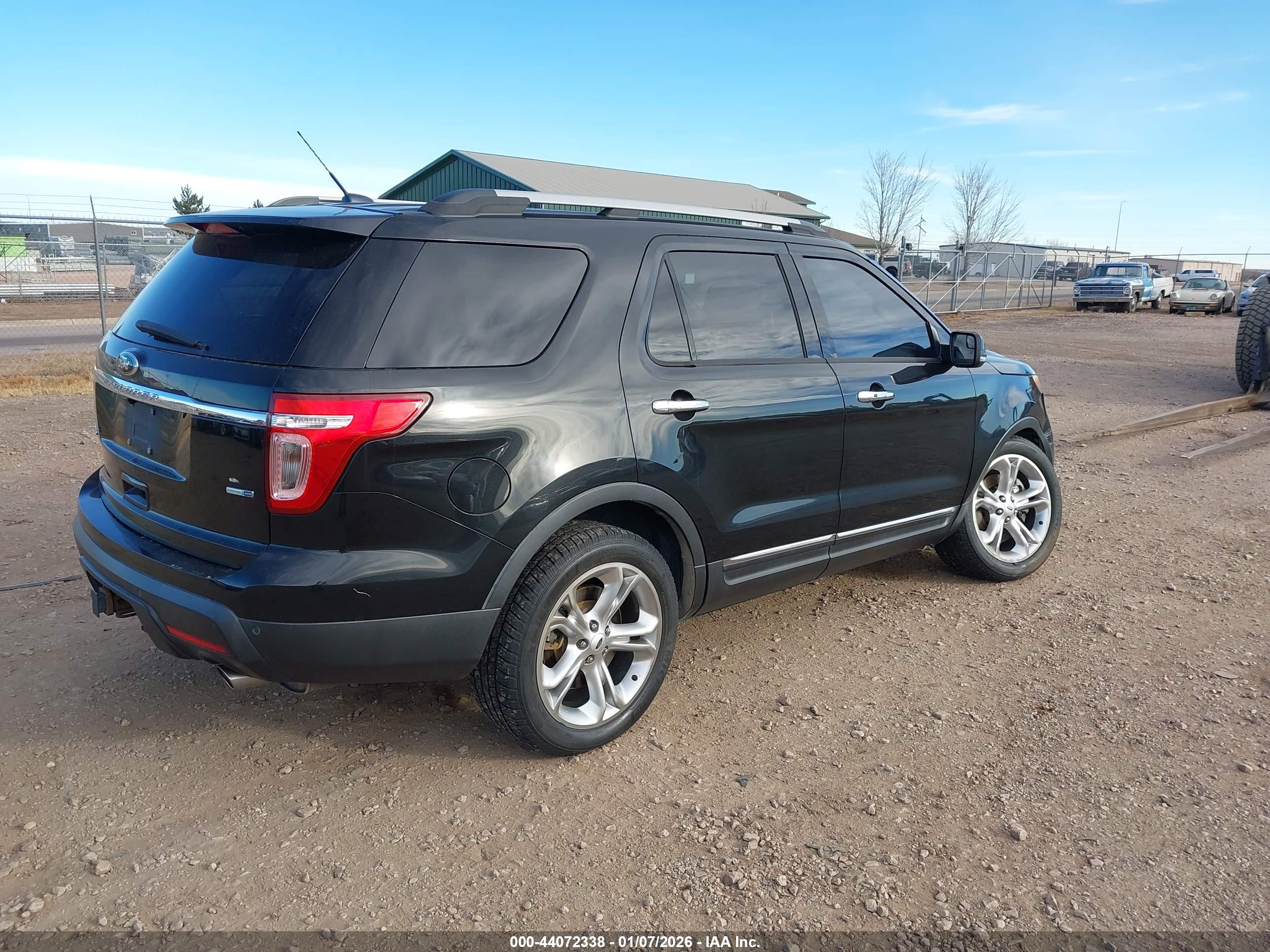 FORD EXPLORER image 4
