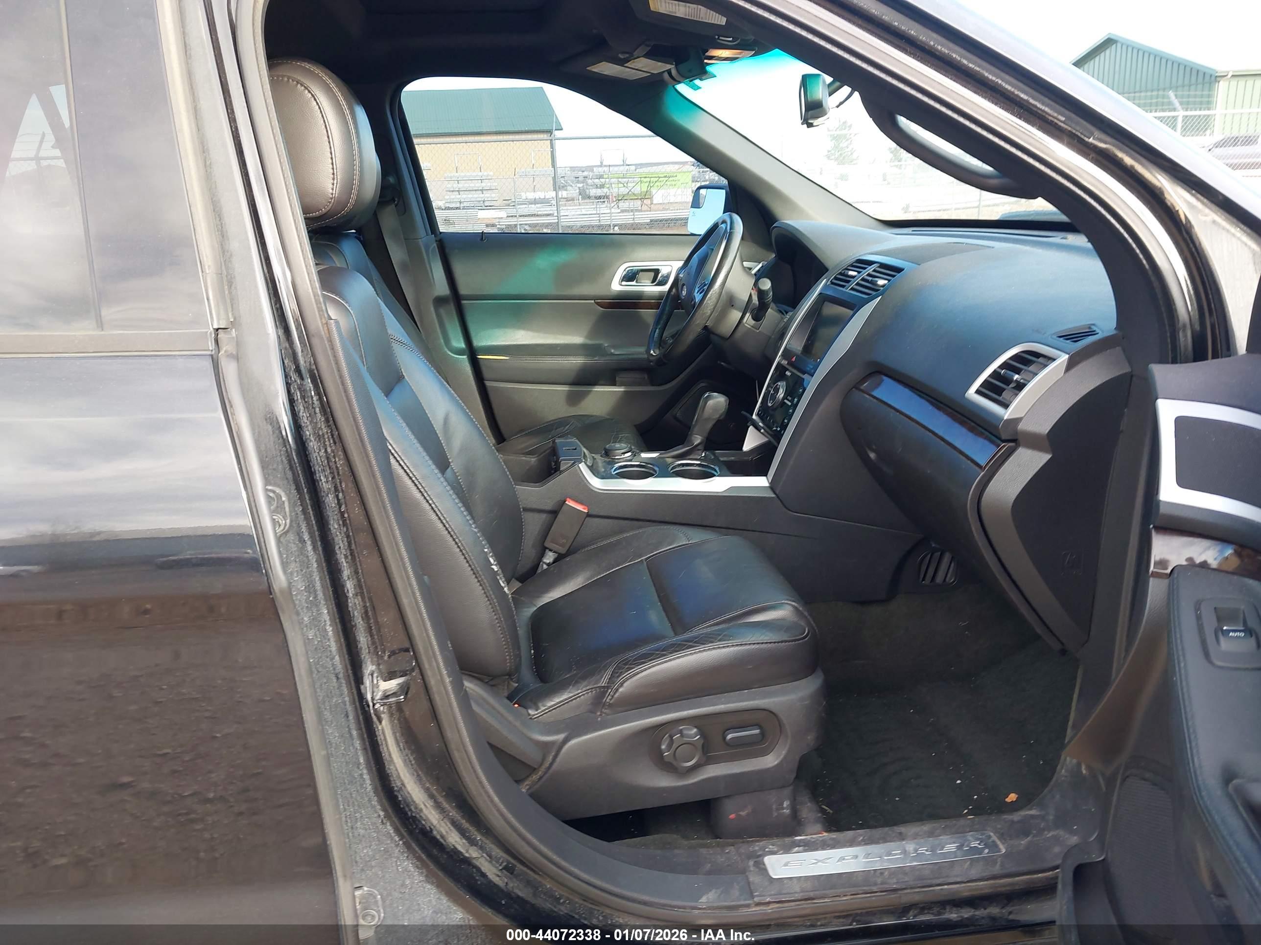 FORD EXPLORER image 5