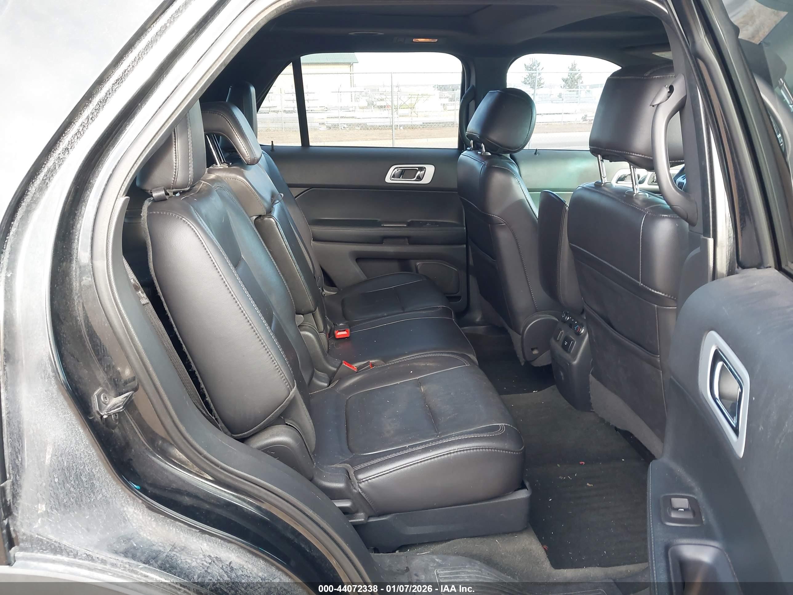 FORD EXPLORER image 8